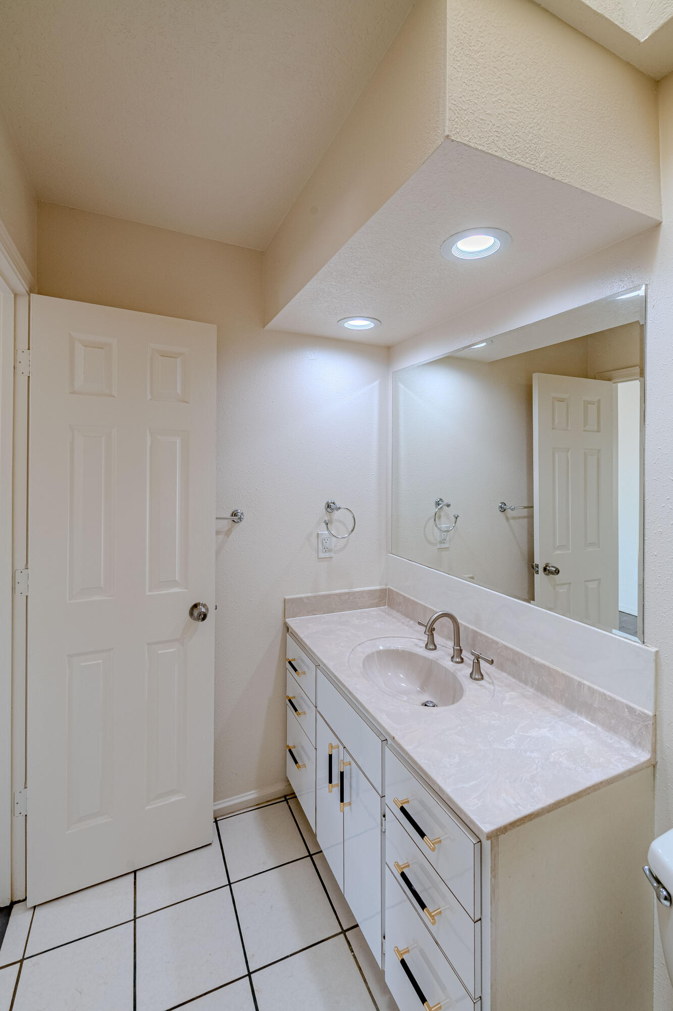 143 VAN CAMP Boulevard