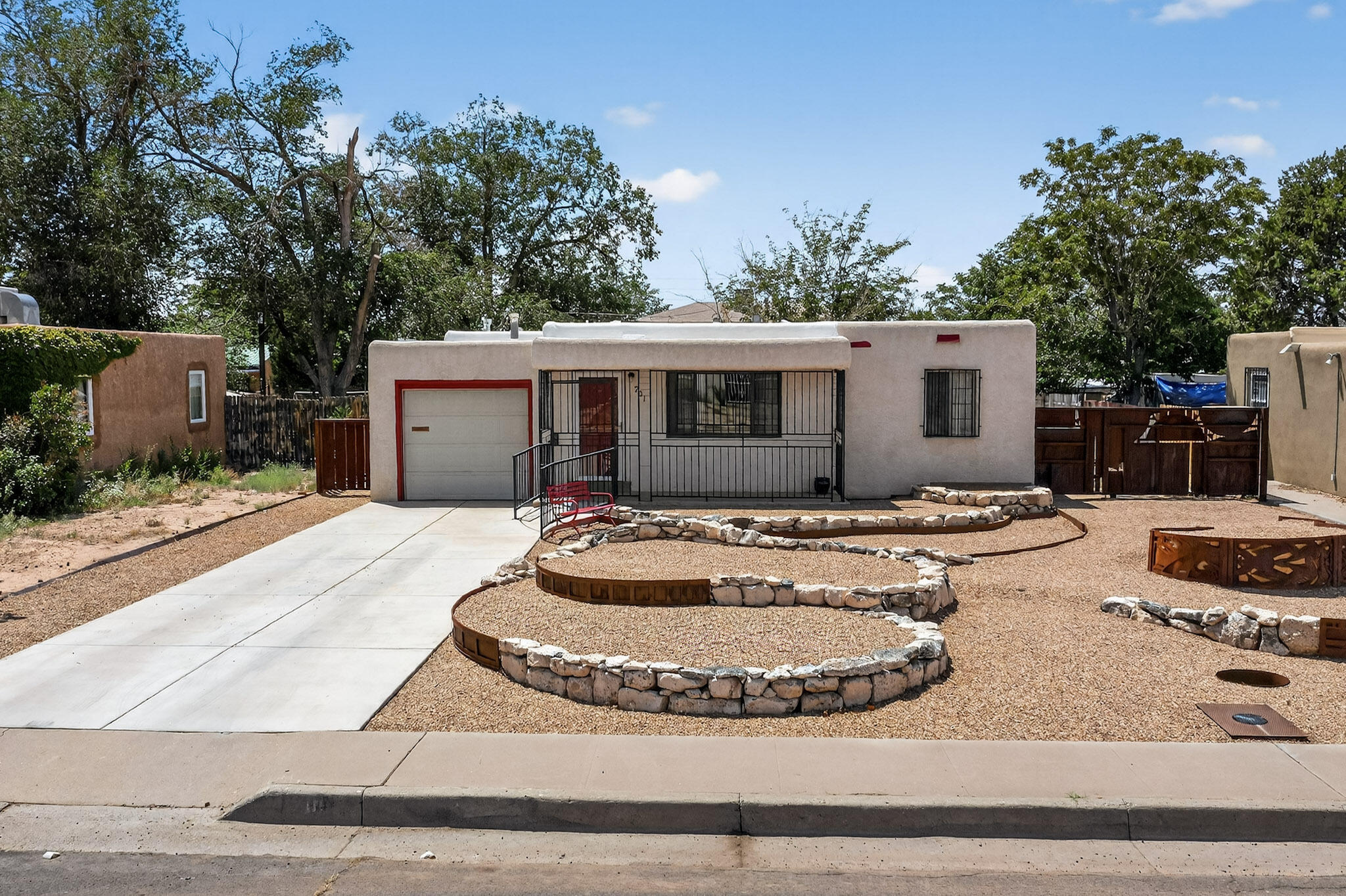 701 Palomas Drive SE