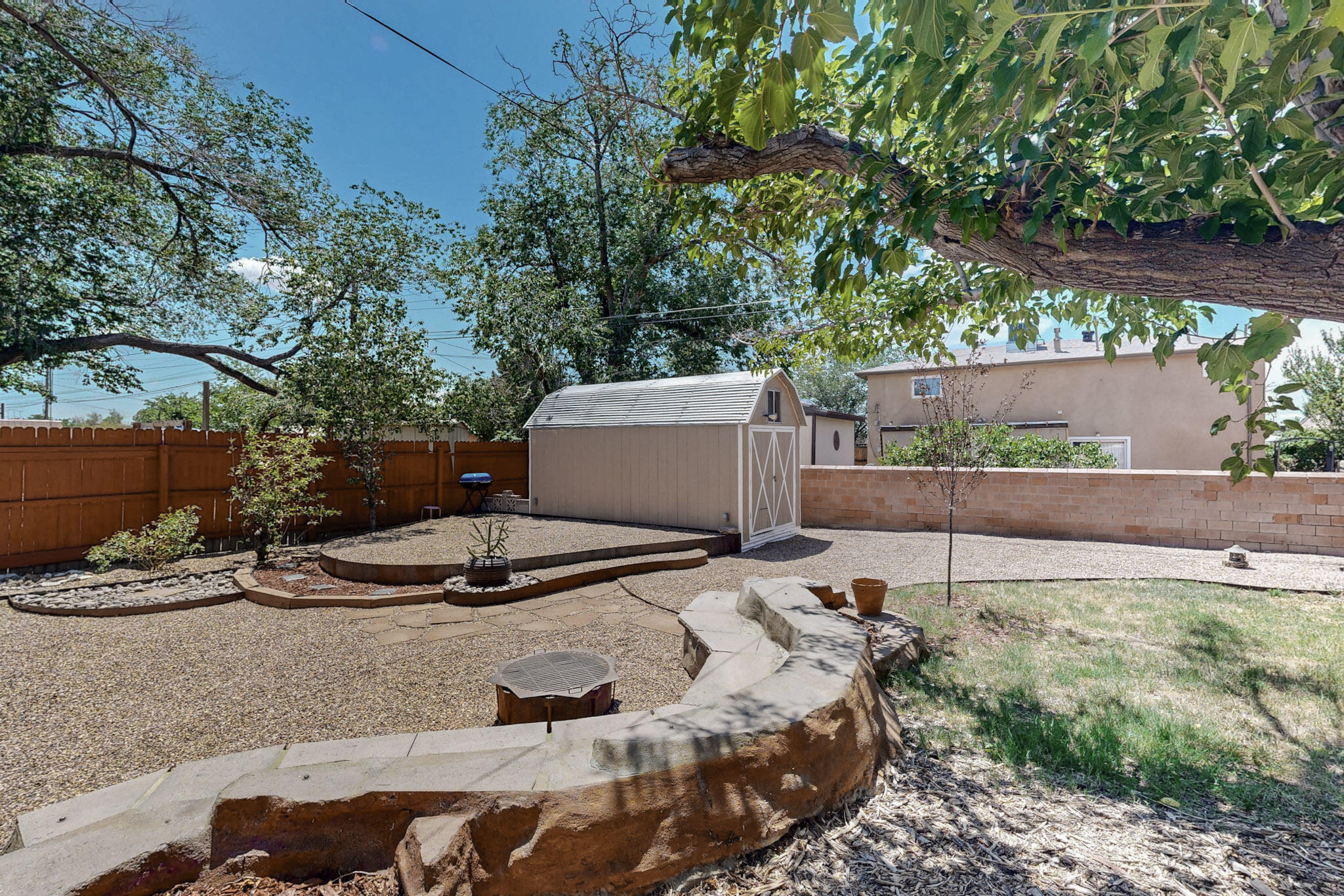 701 Palomas Drive SE