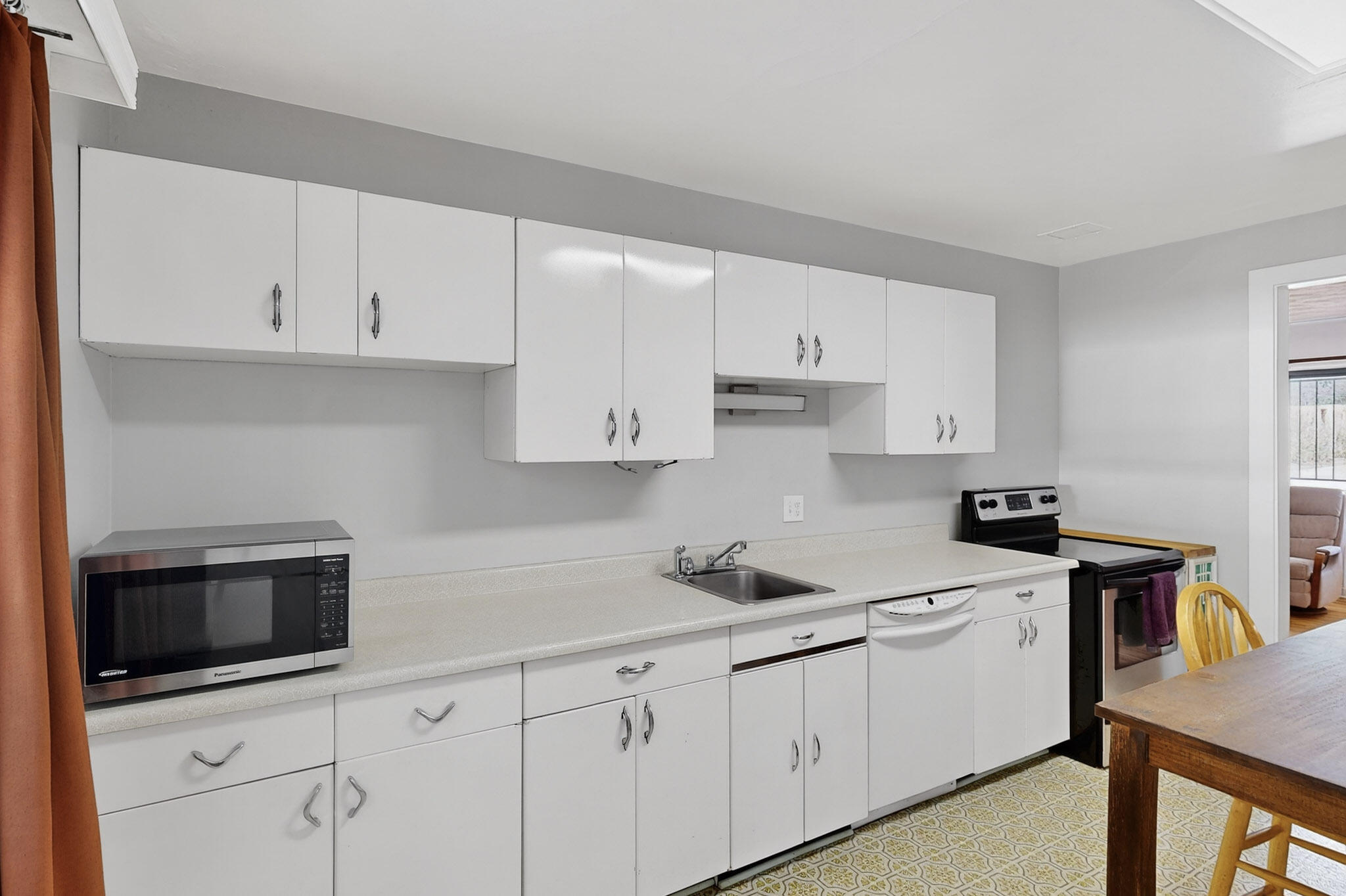 701 Palomas Drive SE