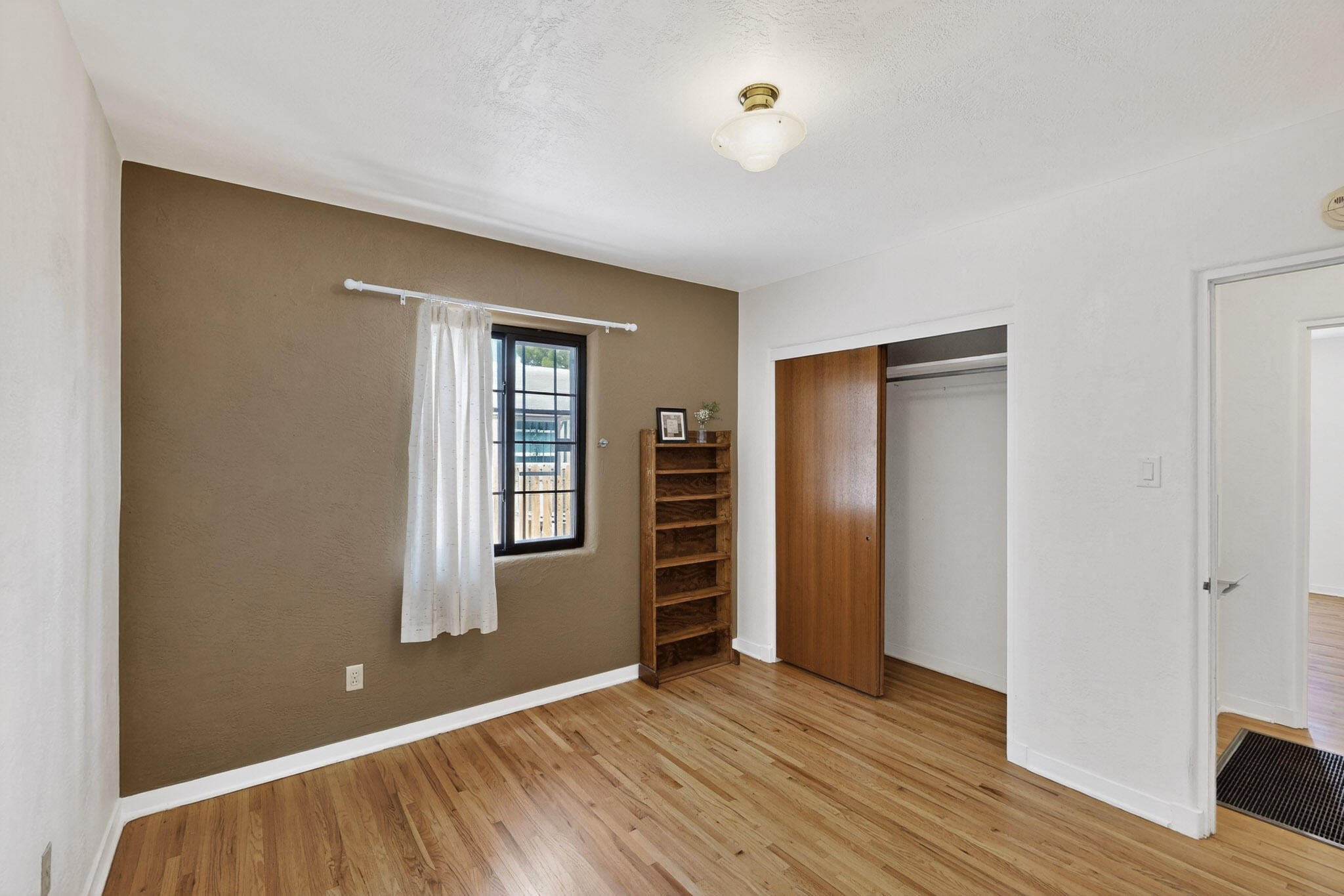 701 Palomas Drive SE