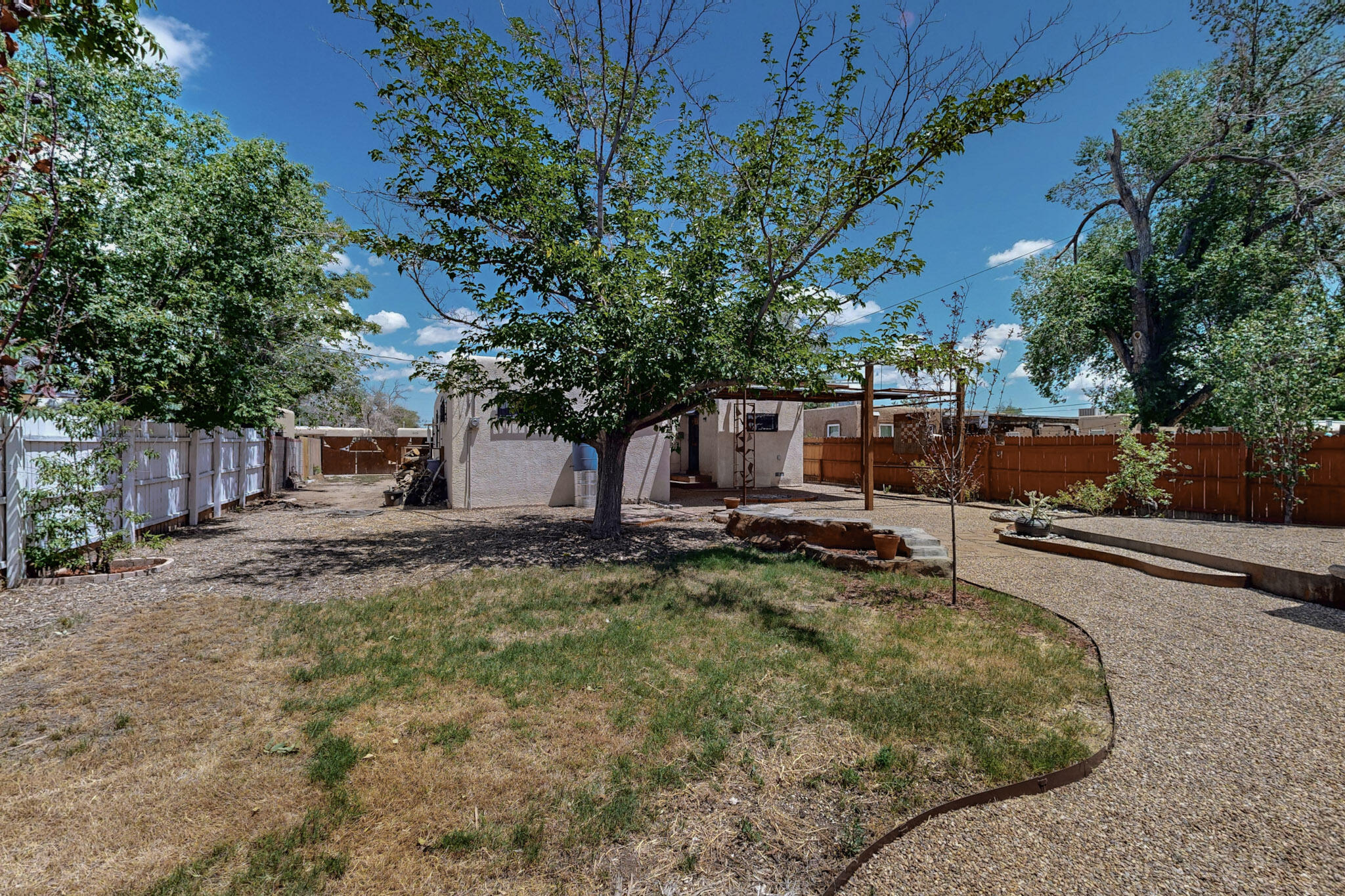 701 Palomas Drive SE