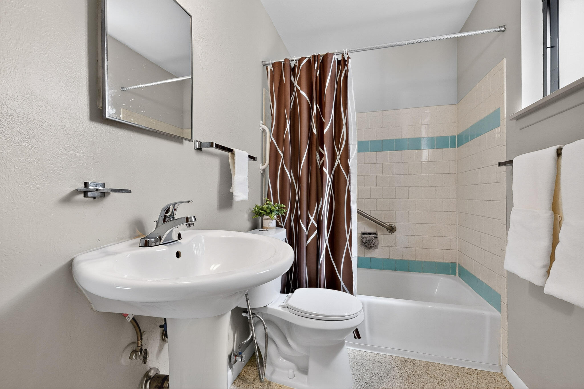 701 Palomas Drive SE