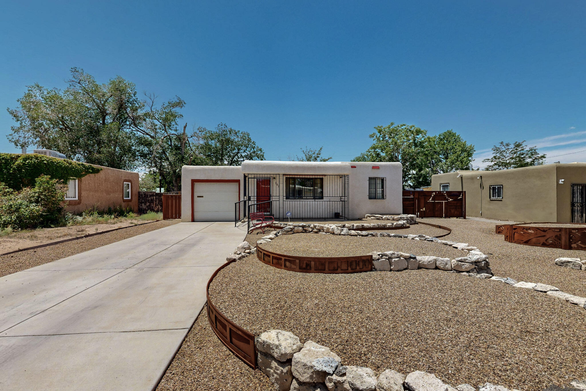 701 Palomas Drive SE