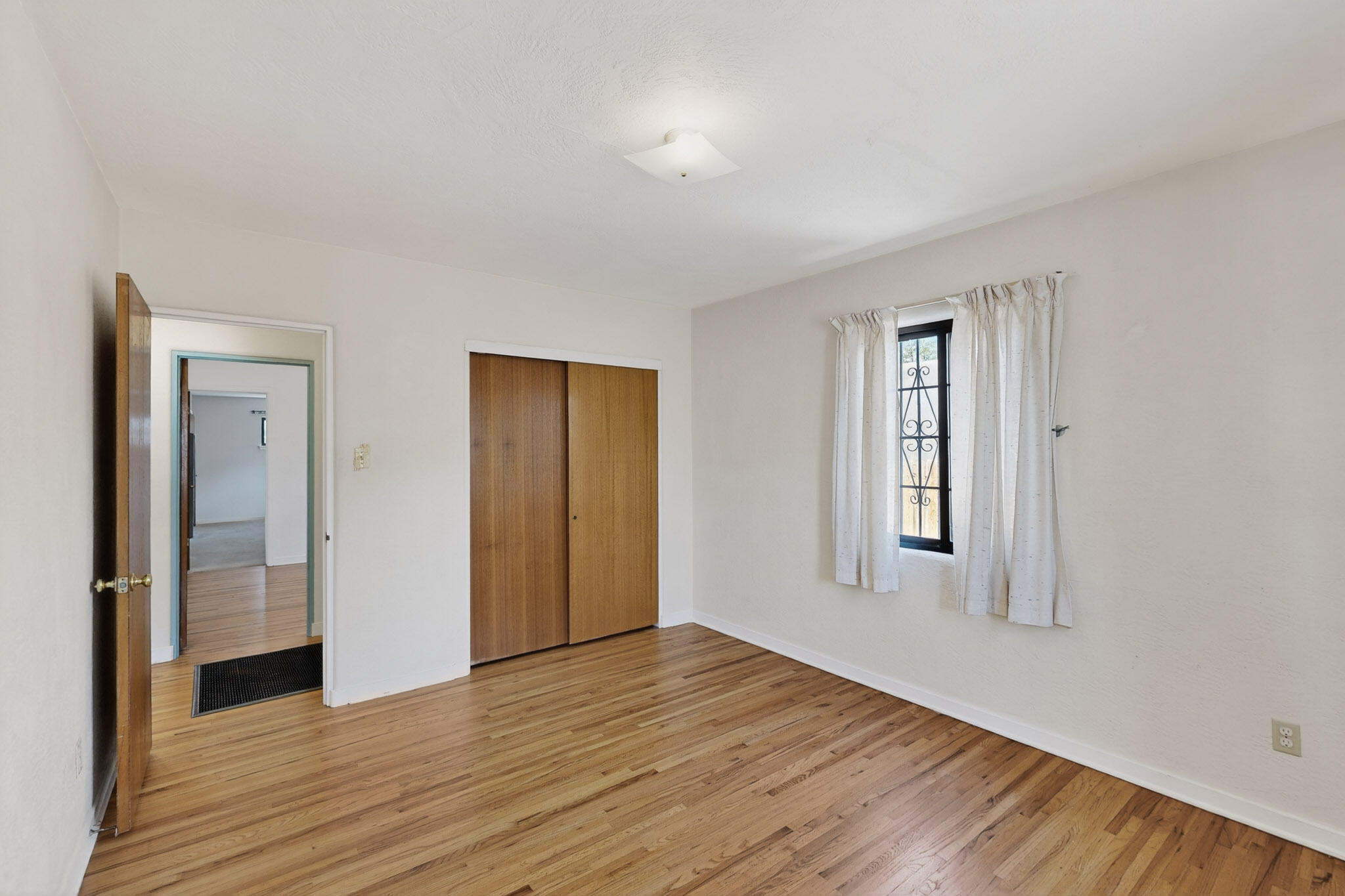 701 Palomas Drive SE