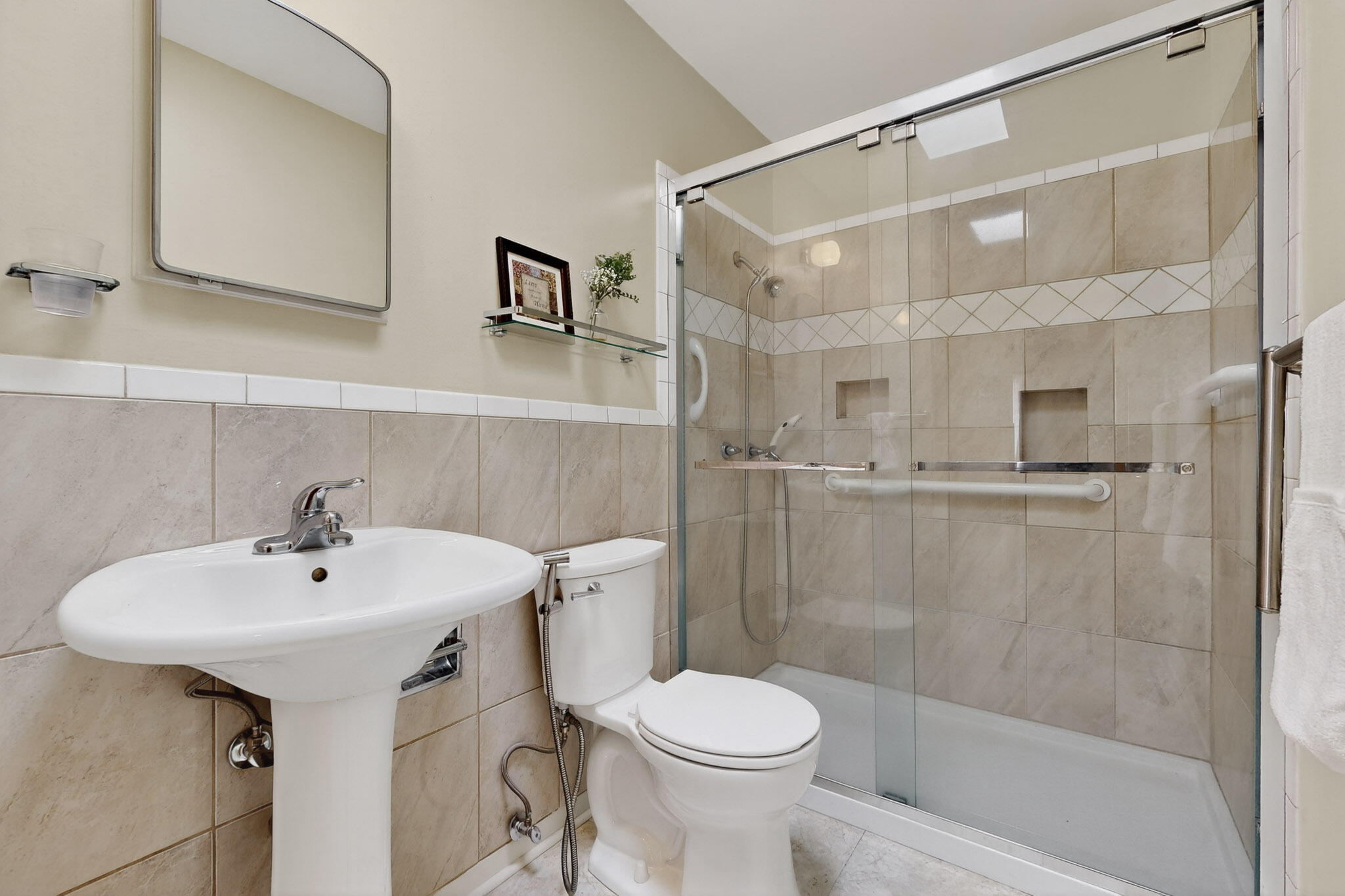 701 Palomas Drive SE