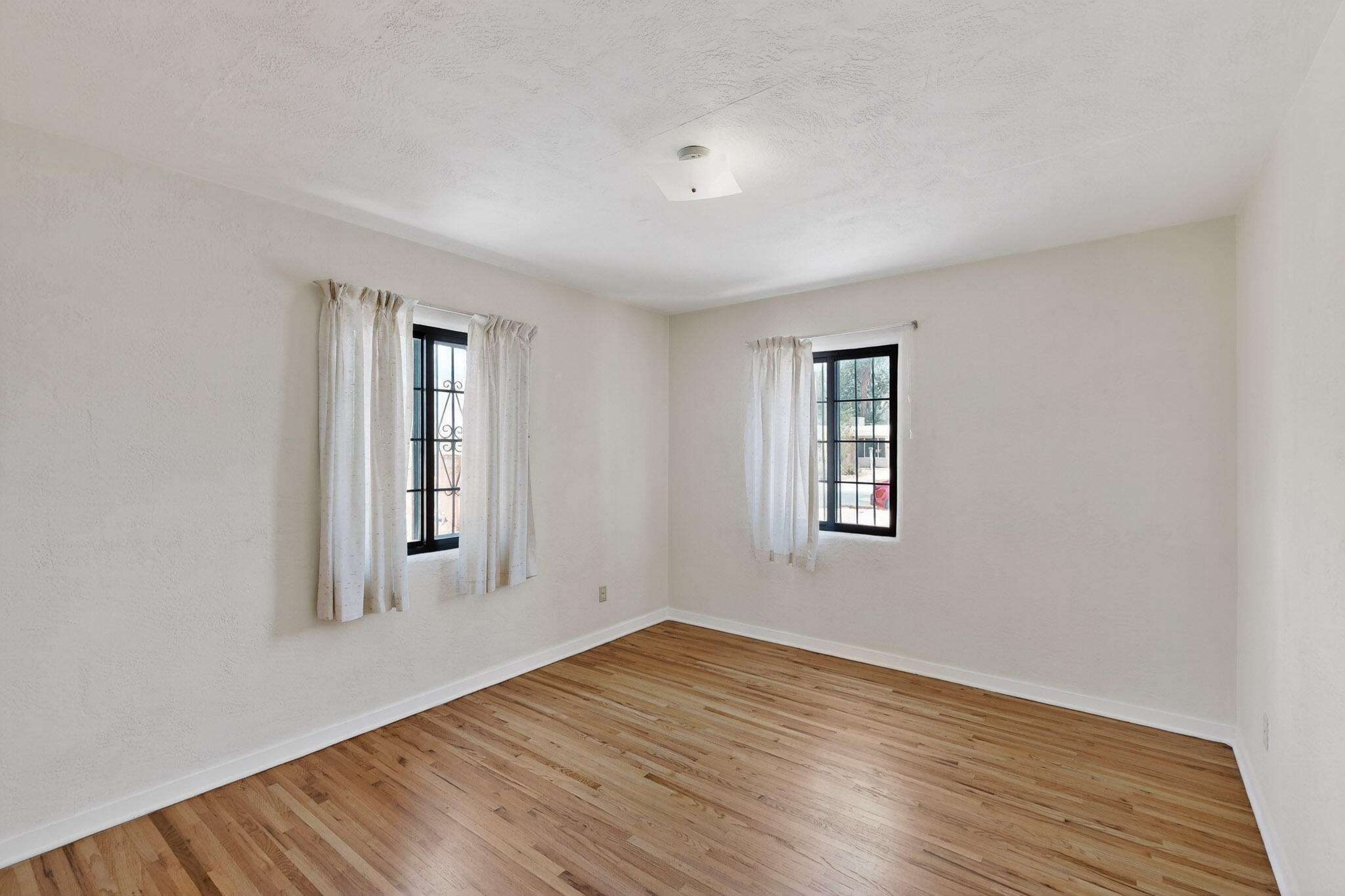 701 Palomas Drive SE