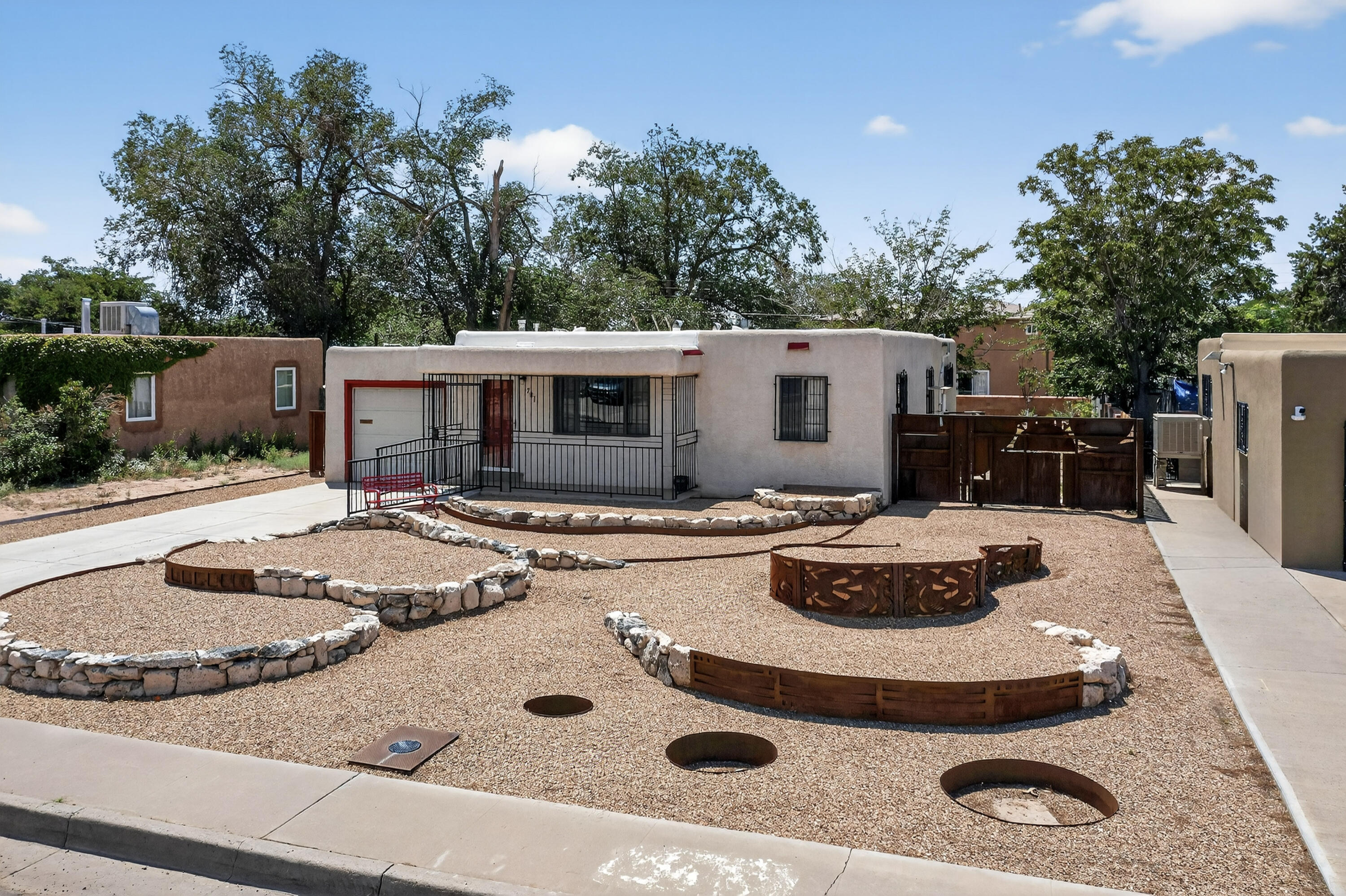 701 Palomas Drive SE