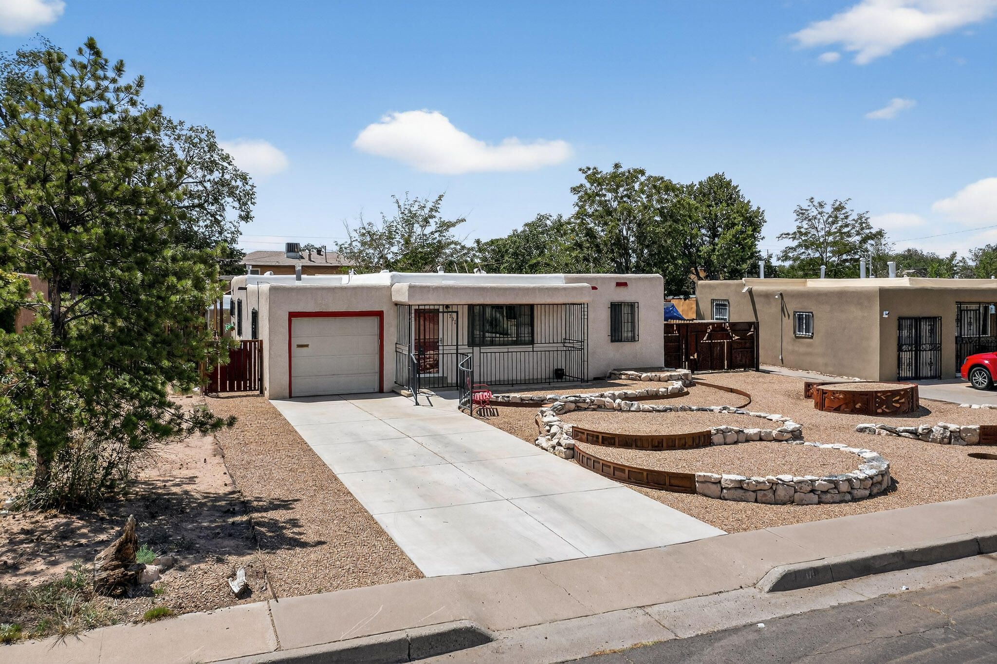 701 Palomas Drive SE