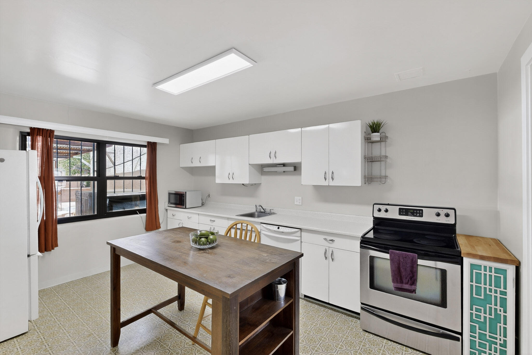 701 Palomas Drive SE