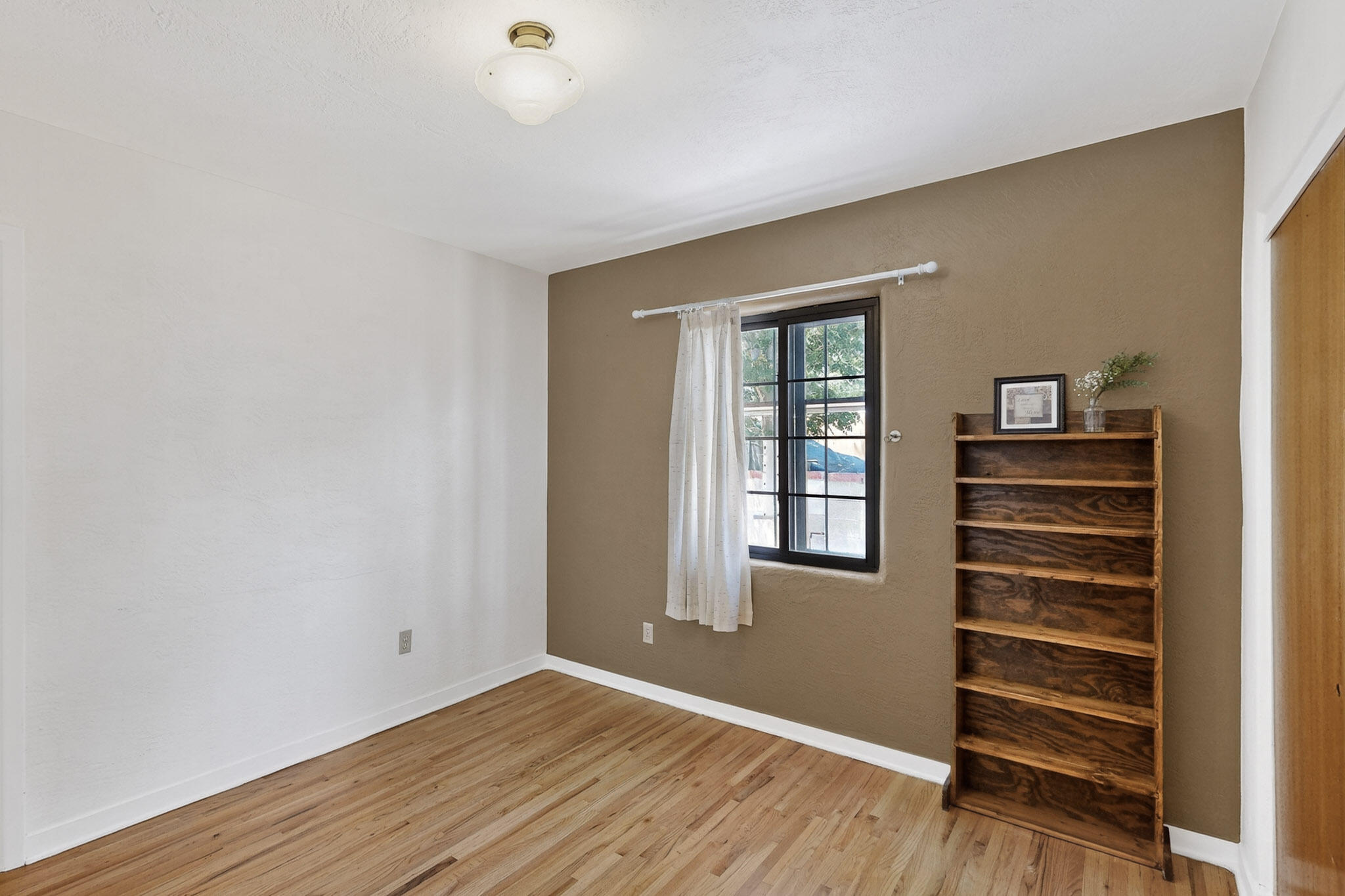 701 Palomas Drive SE