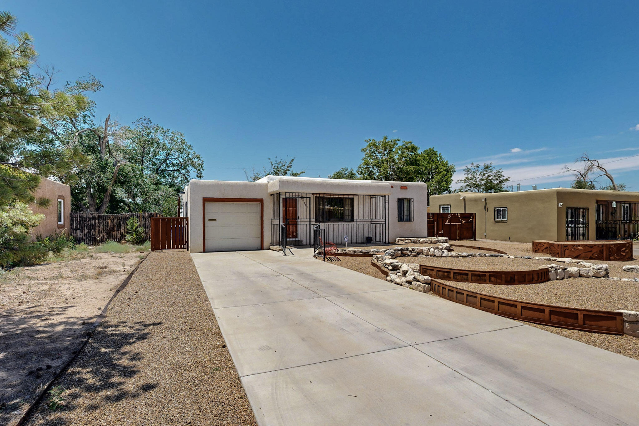 701 Palomas Drive SE