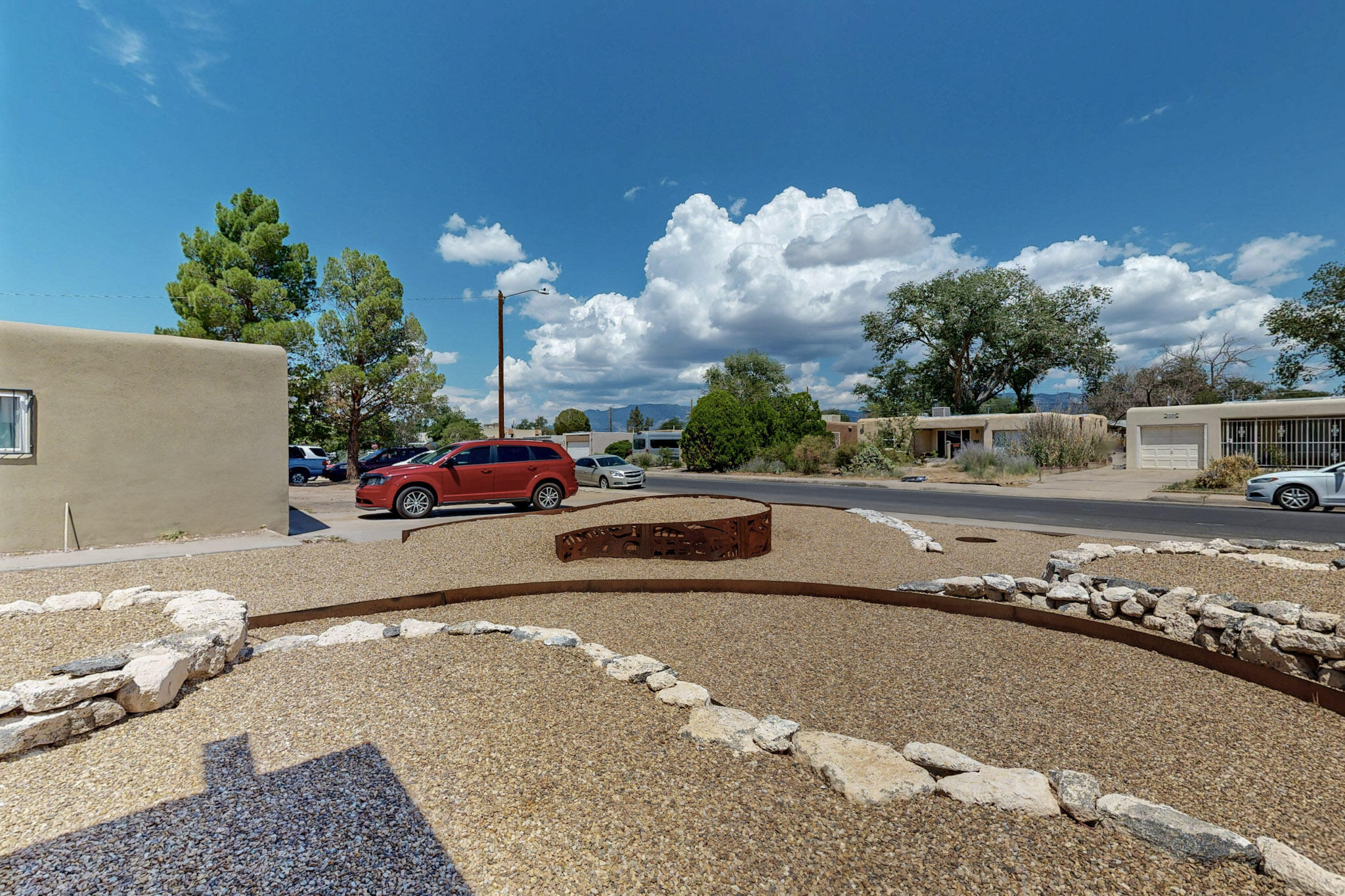 701 Palomas Drive SE