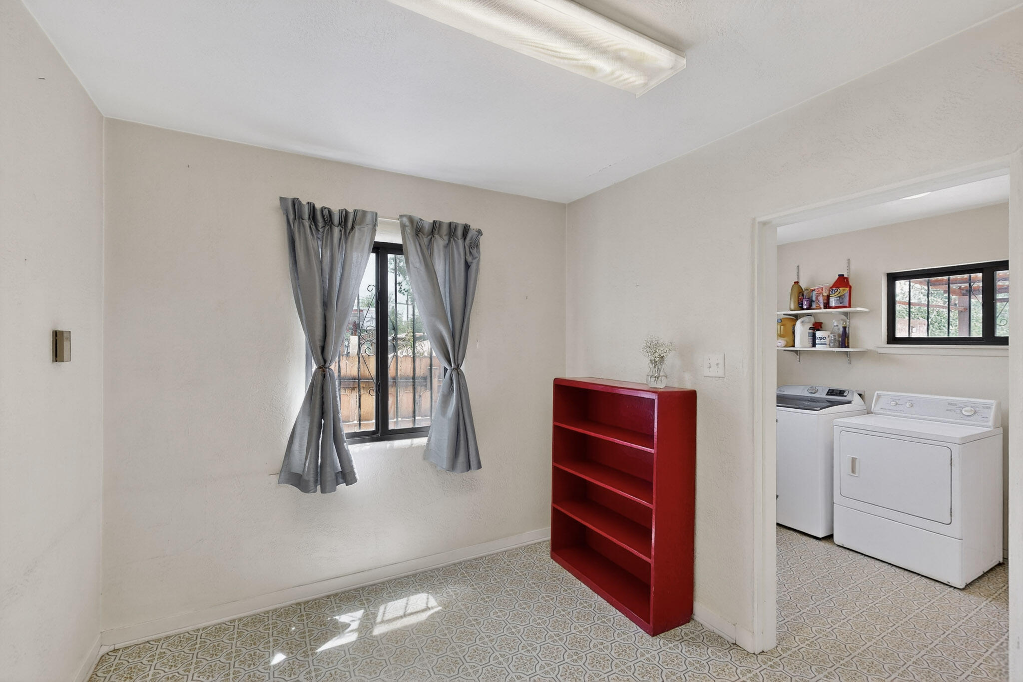 701 Palomas Drive SE