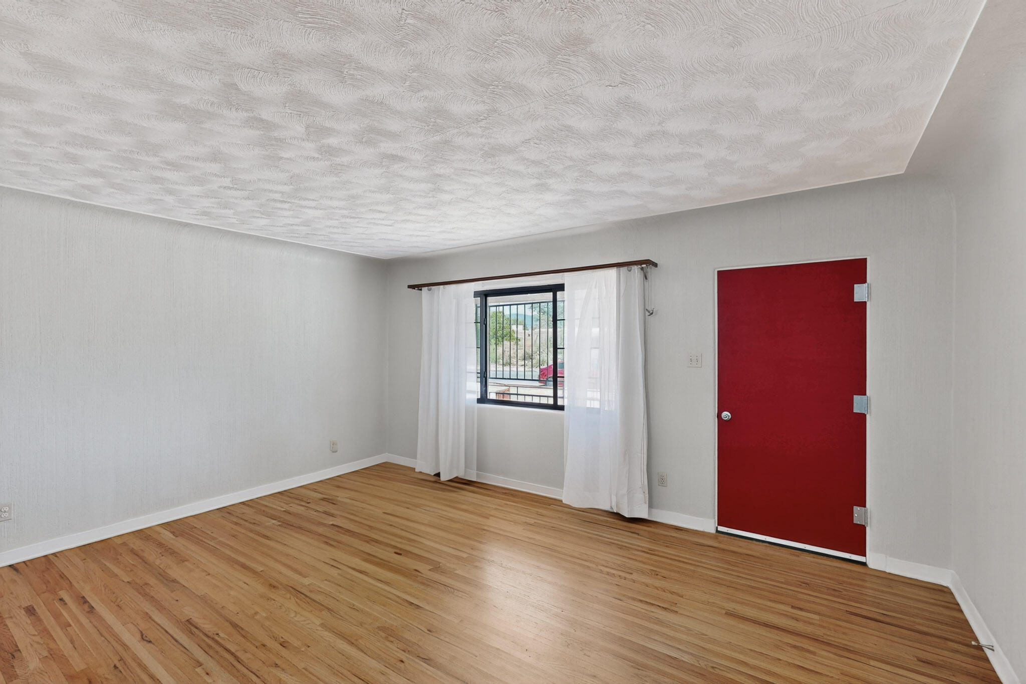 701 Palomas Drive SE