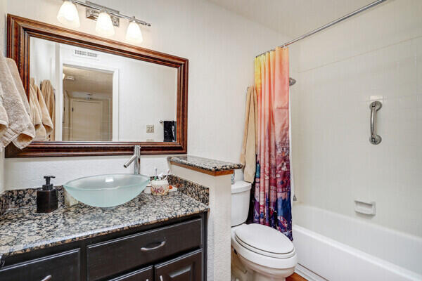 7217 Leslynne Drive NE