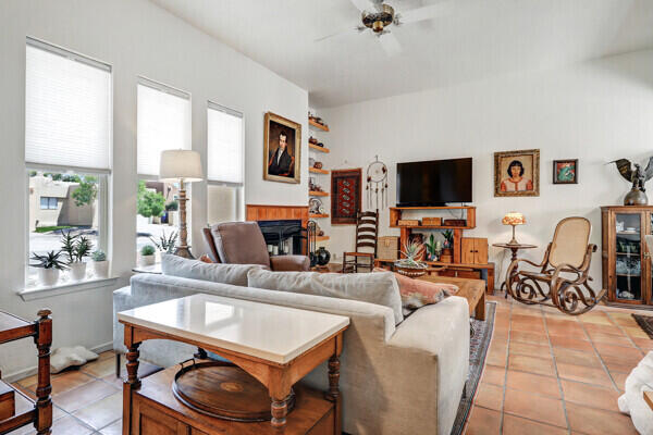 7217 Leslynne Drive NE