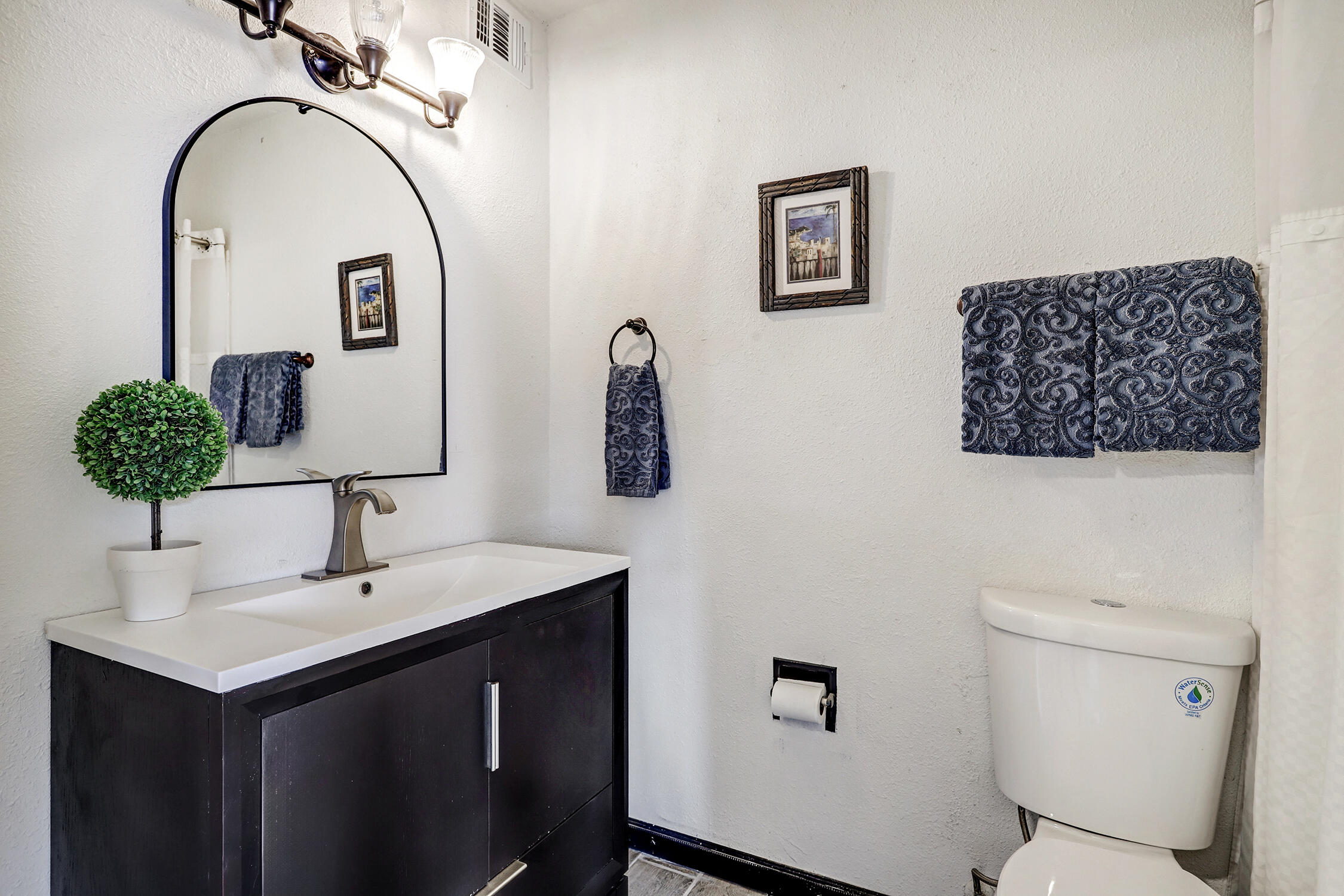 804 Landmark Street NW