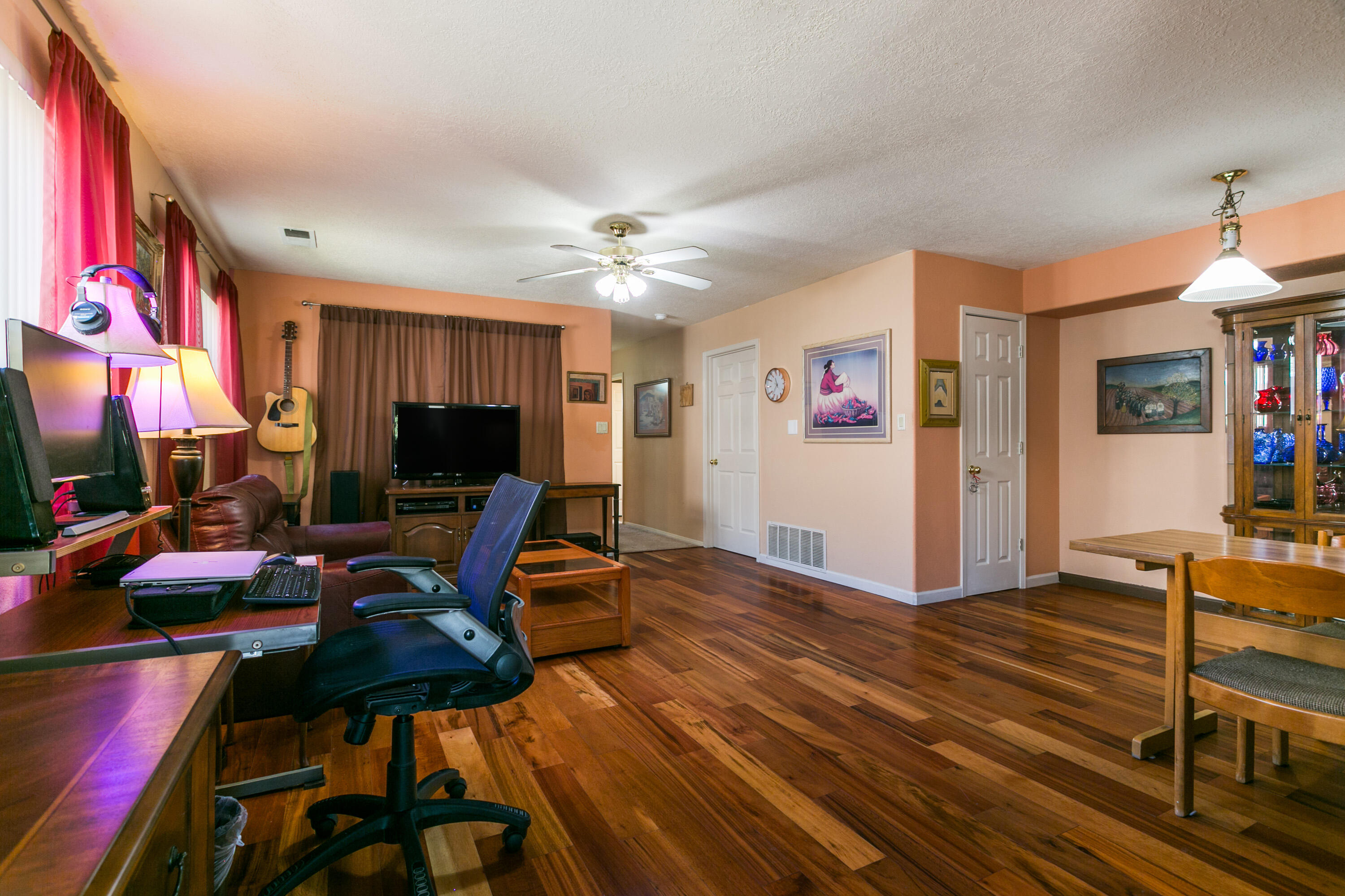 214 MANZANO Street NE B