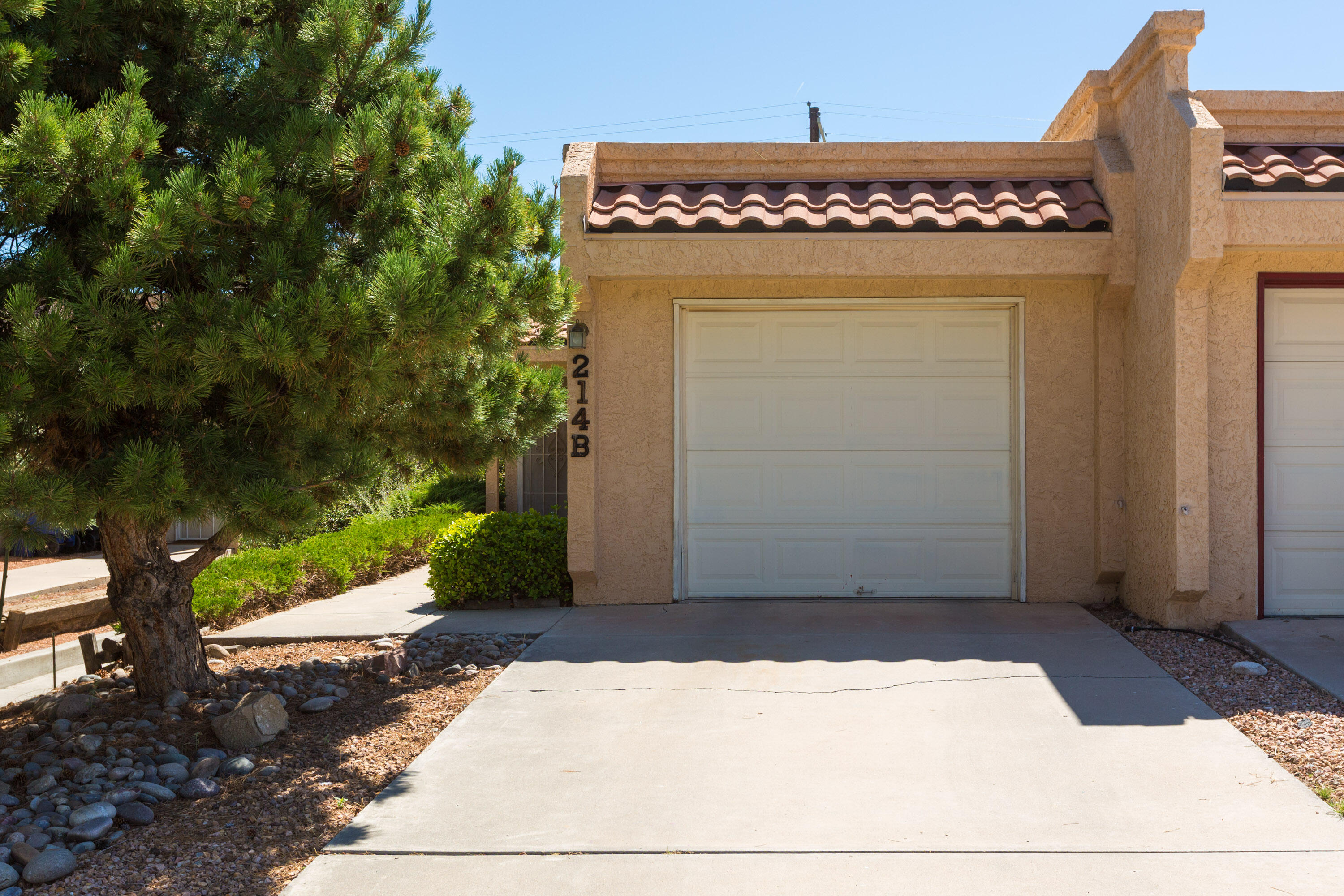 214 MANZANO Street NE B