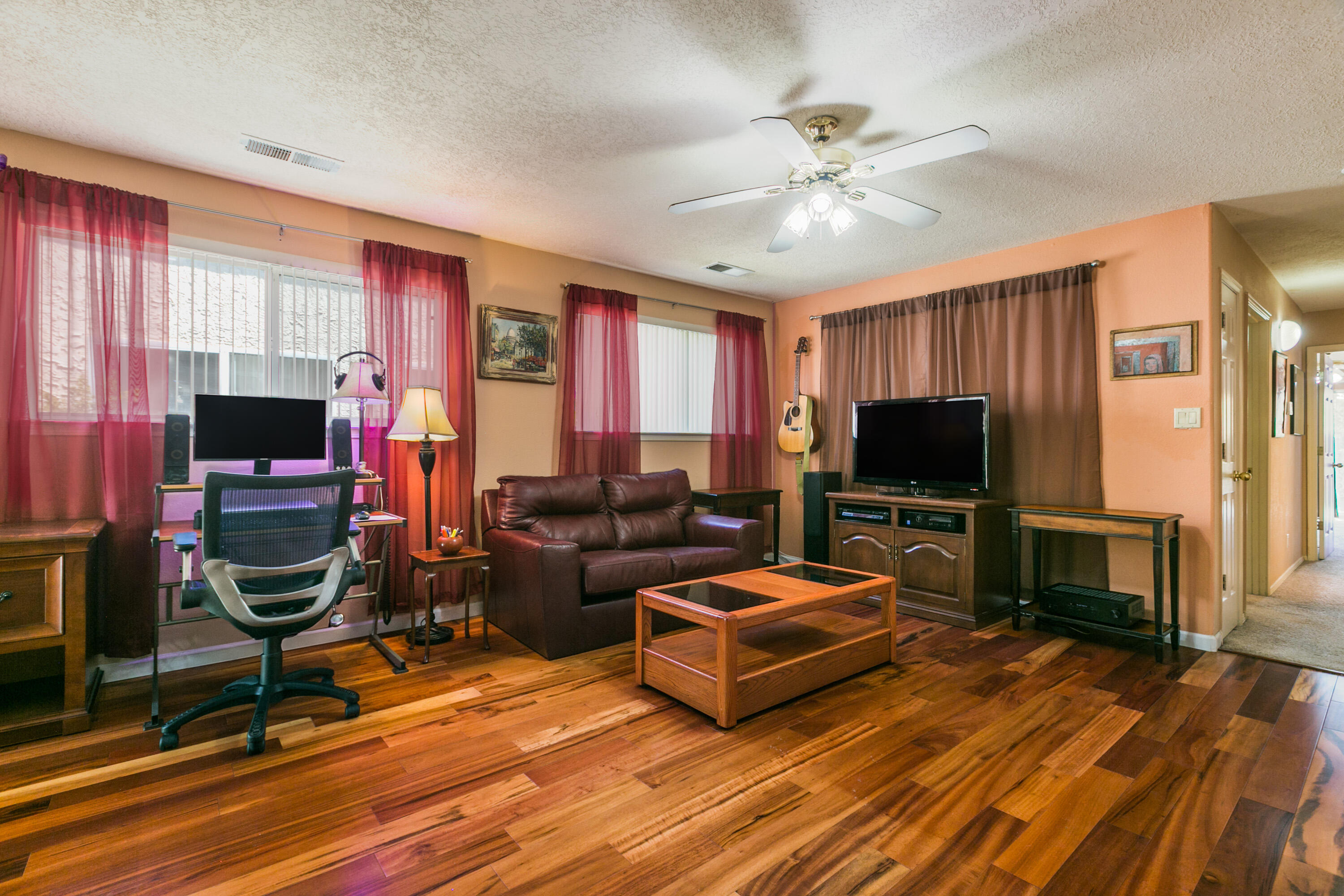 214 MANZANO Street NE B