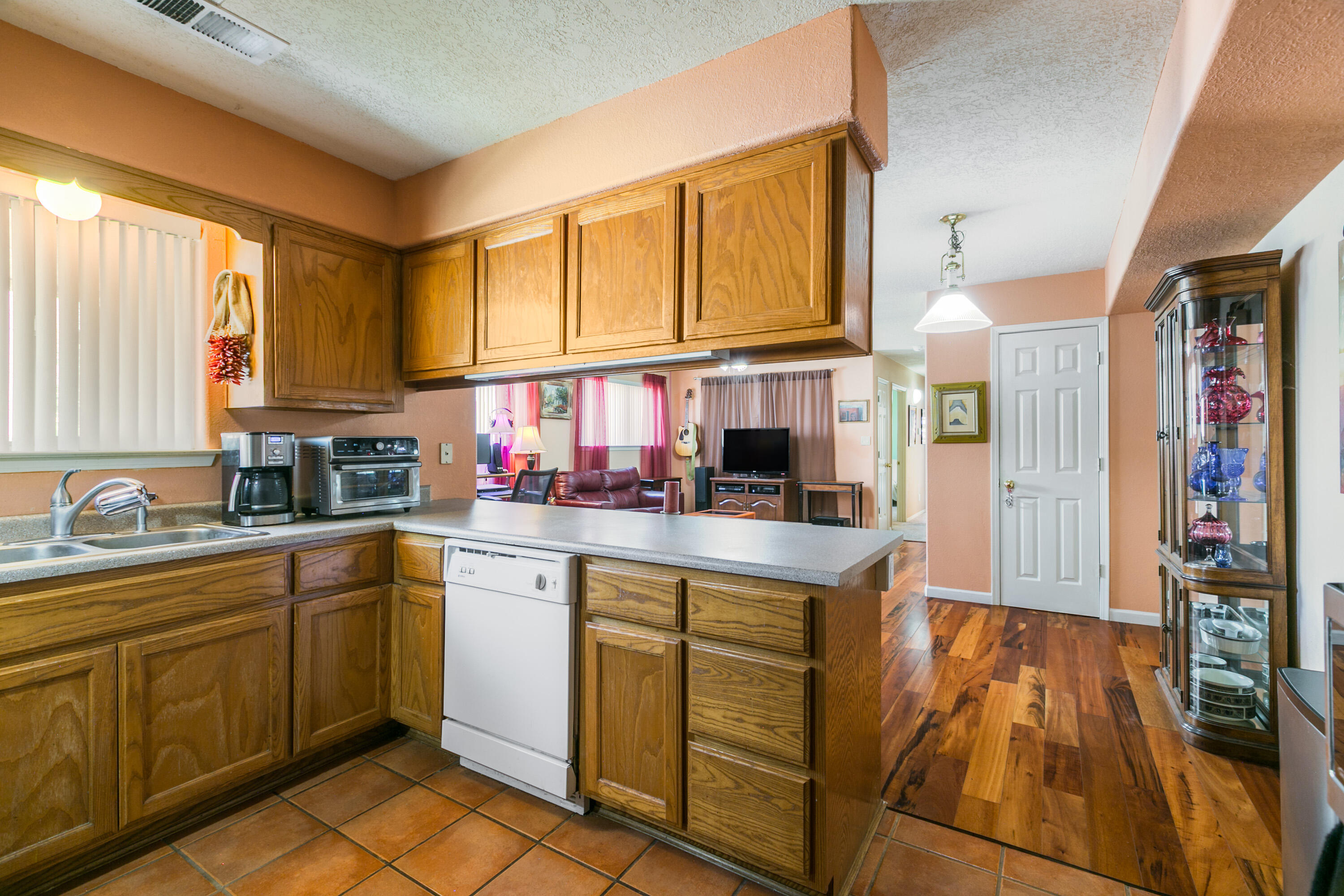 214 MANZANO Street NE B