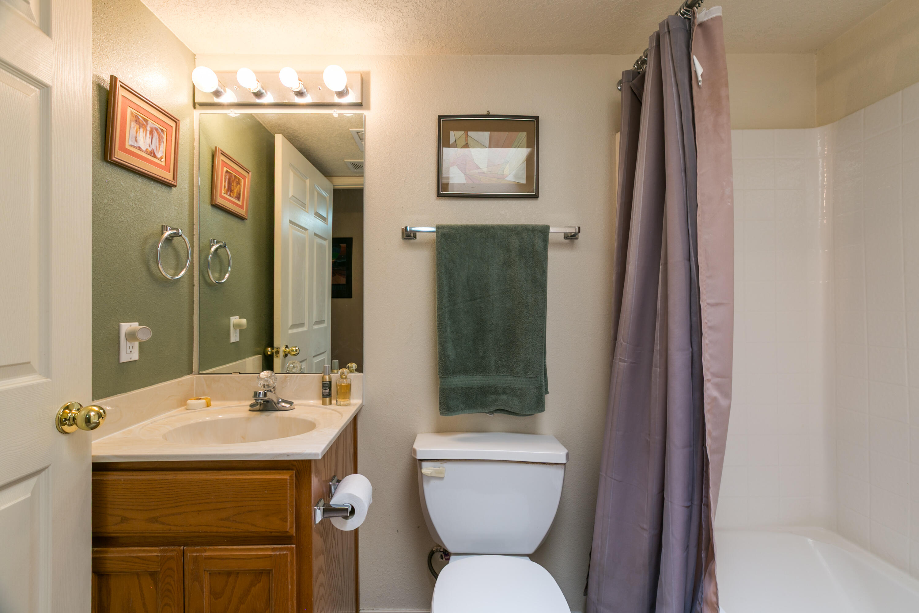 214 MANZANO Street NE B