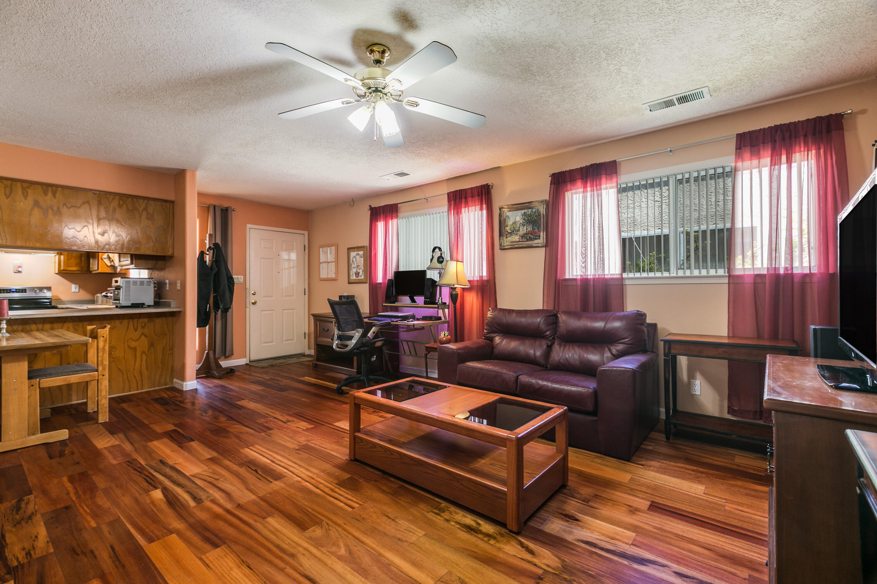 214 MANZANO Street NE B