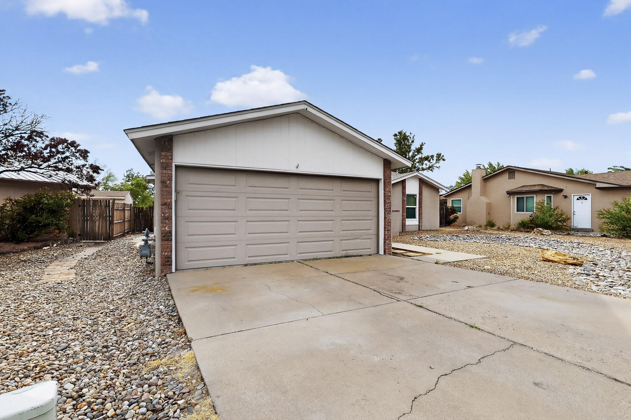 1107 HUPMOBILE Drive NE