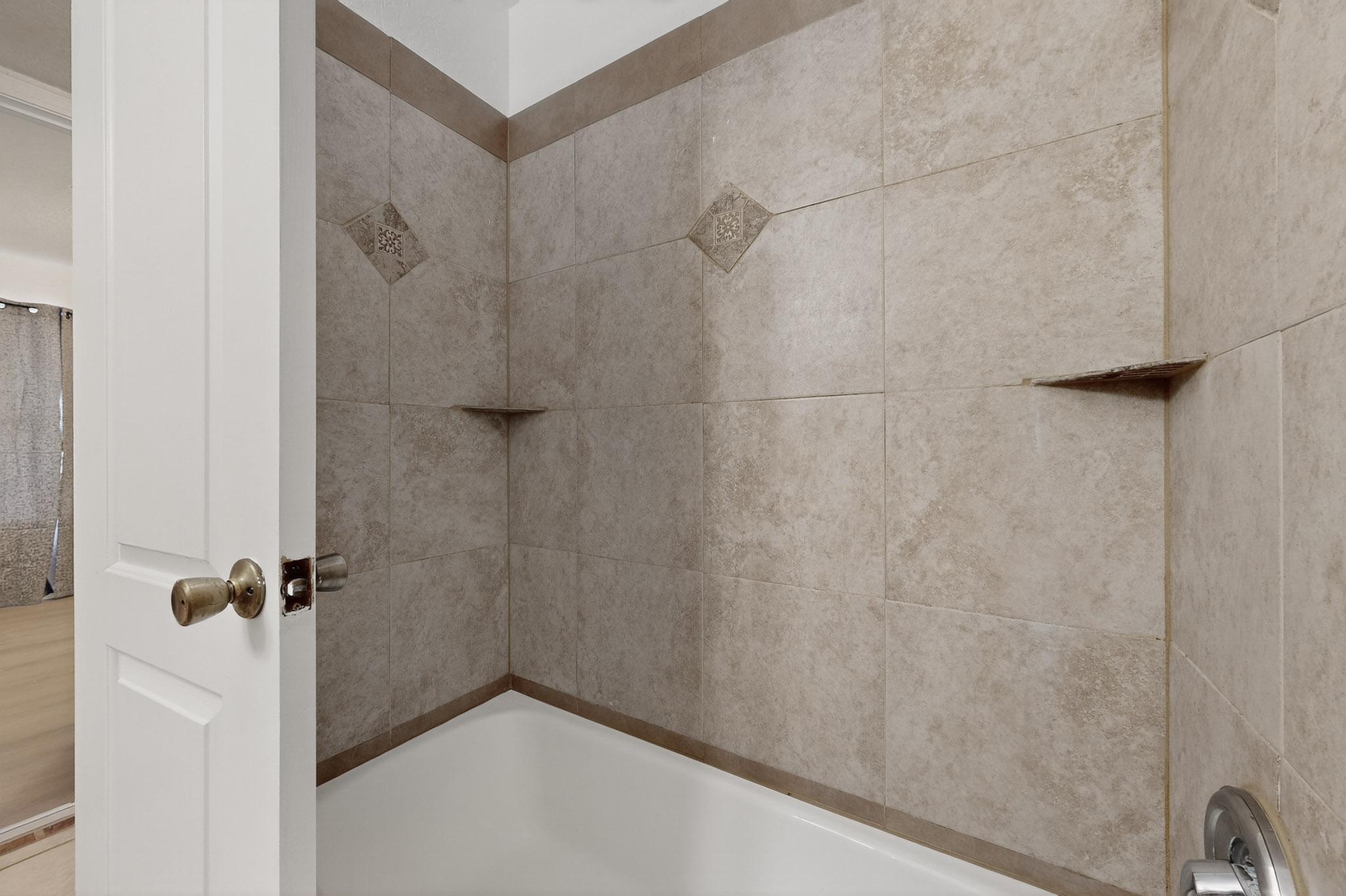 1107 HUPMOBILE Drive NE