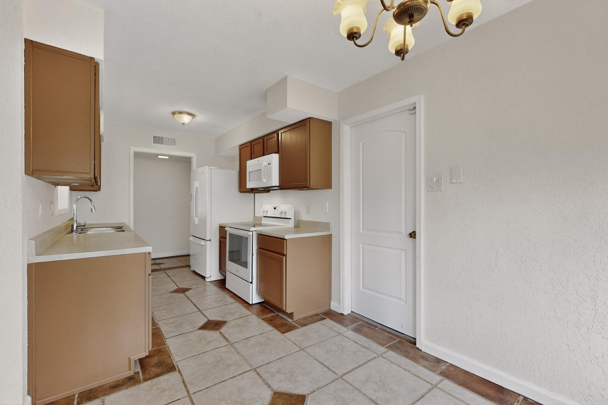 1107 HUPMOBILE Drive NE