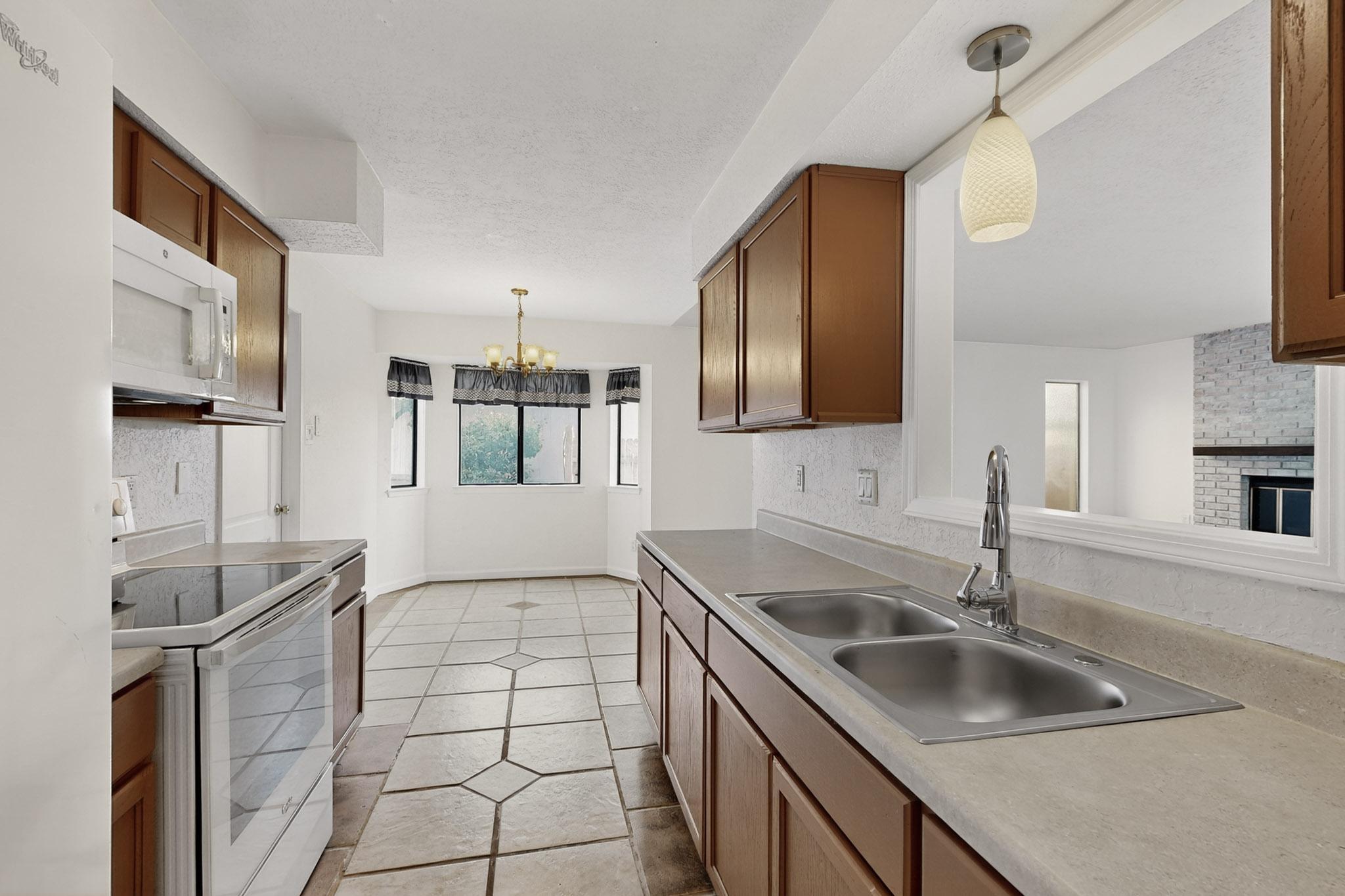 1107 HUPMOBILE Drive NE