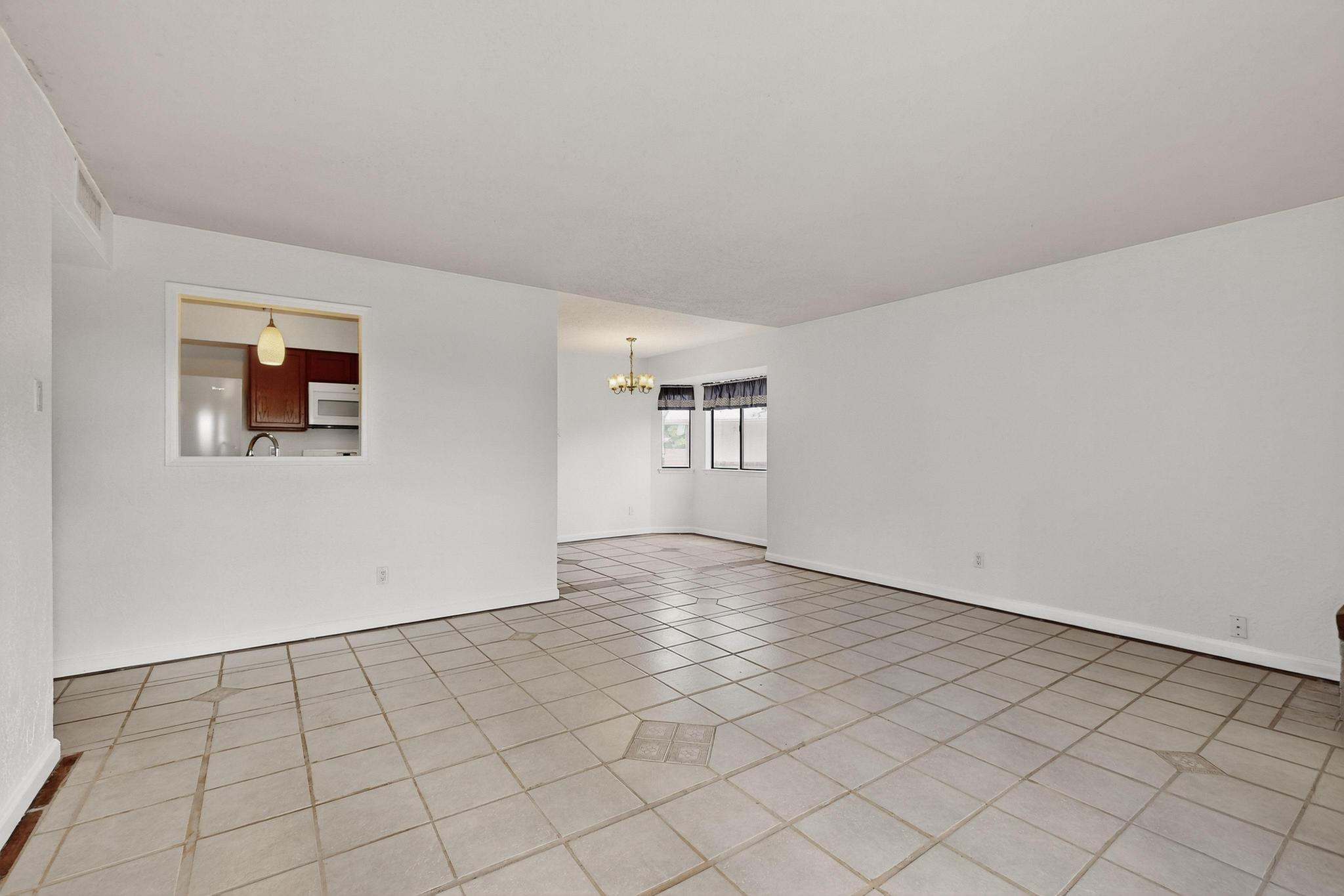 1107 HUPMOBILE Drive NE