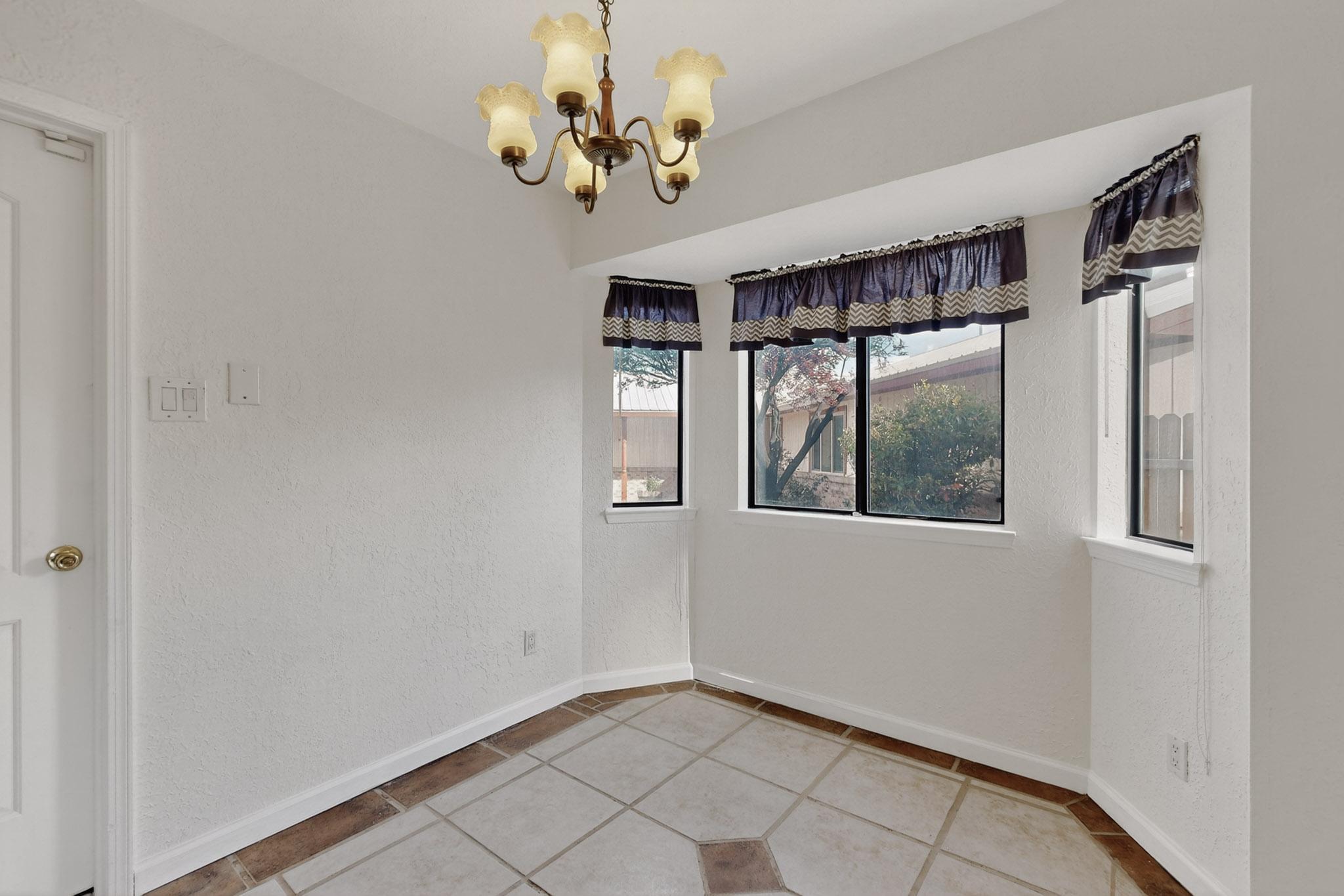 1107 HUPMOBILE Drive NE