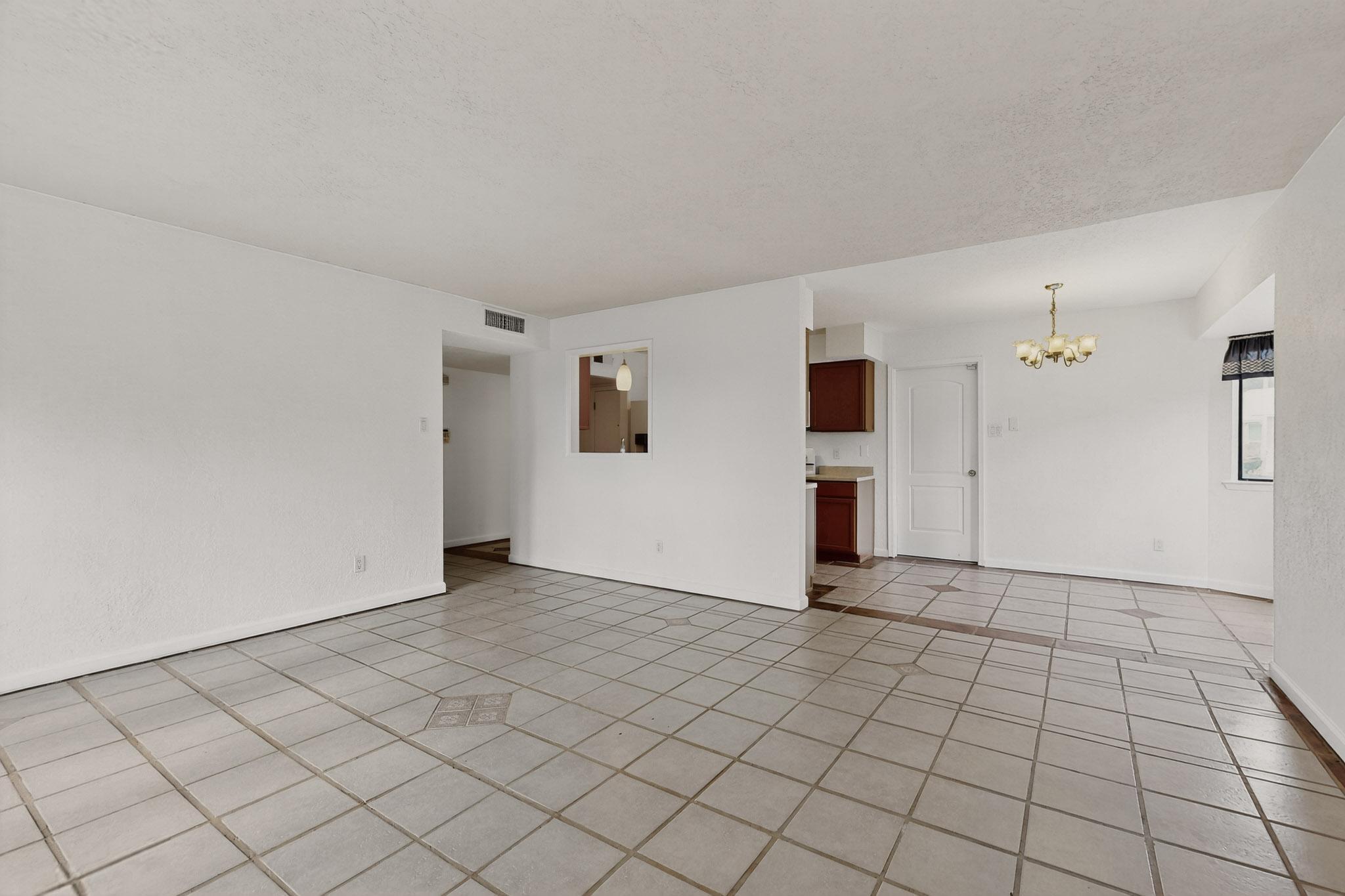 1107 HUPMOBILE Drive NE