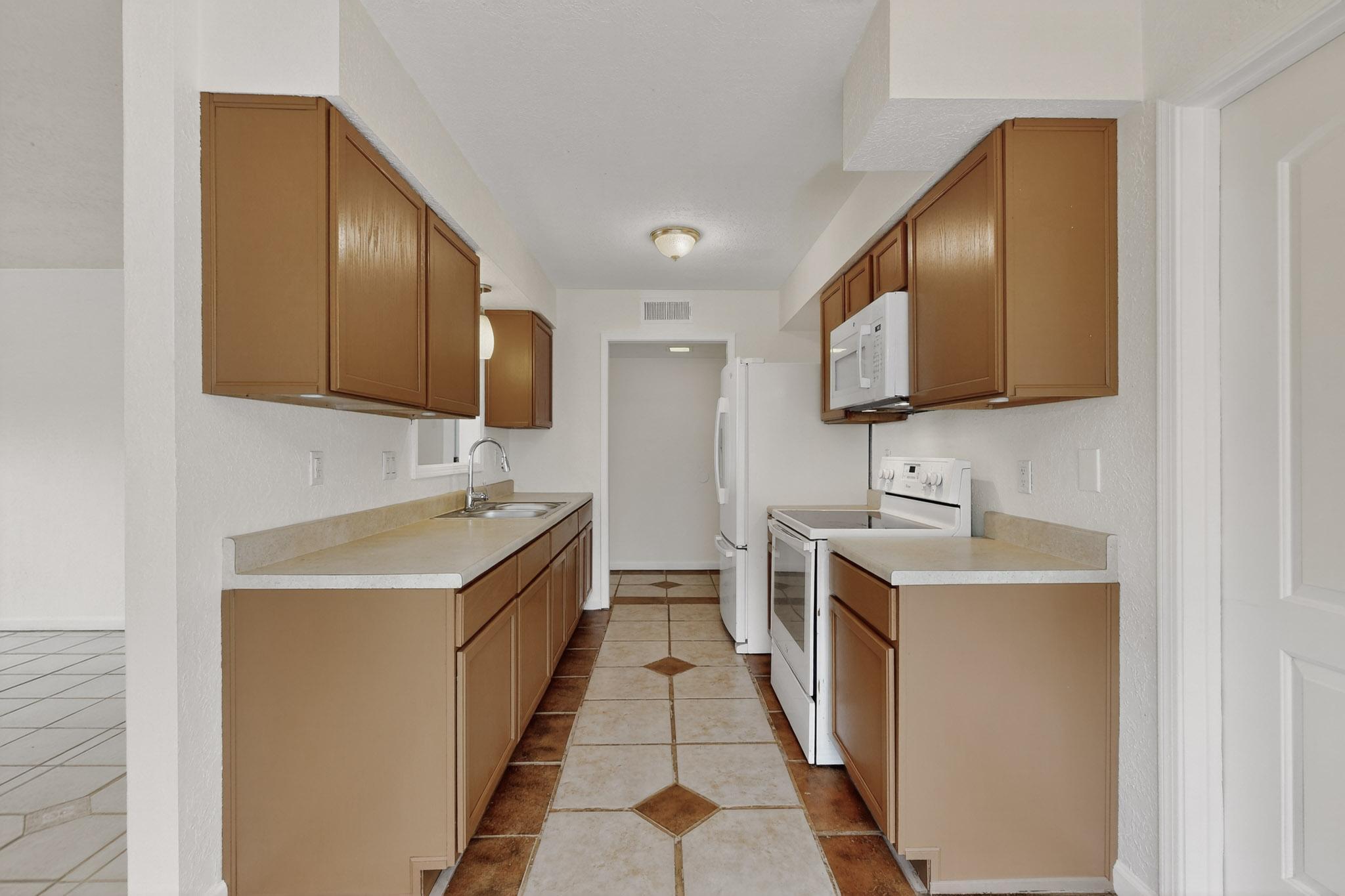 1107 HUPMOBILE Drive NE