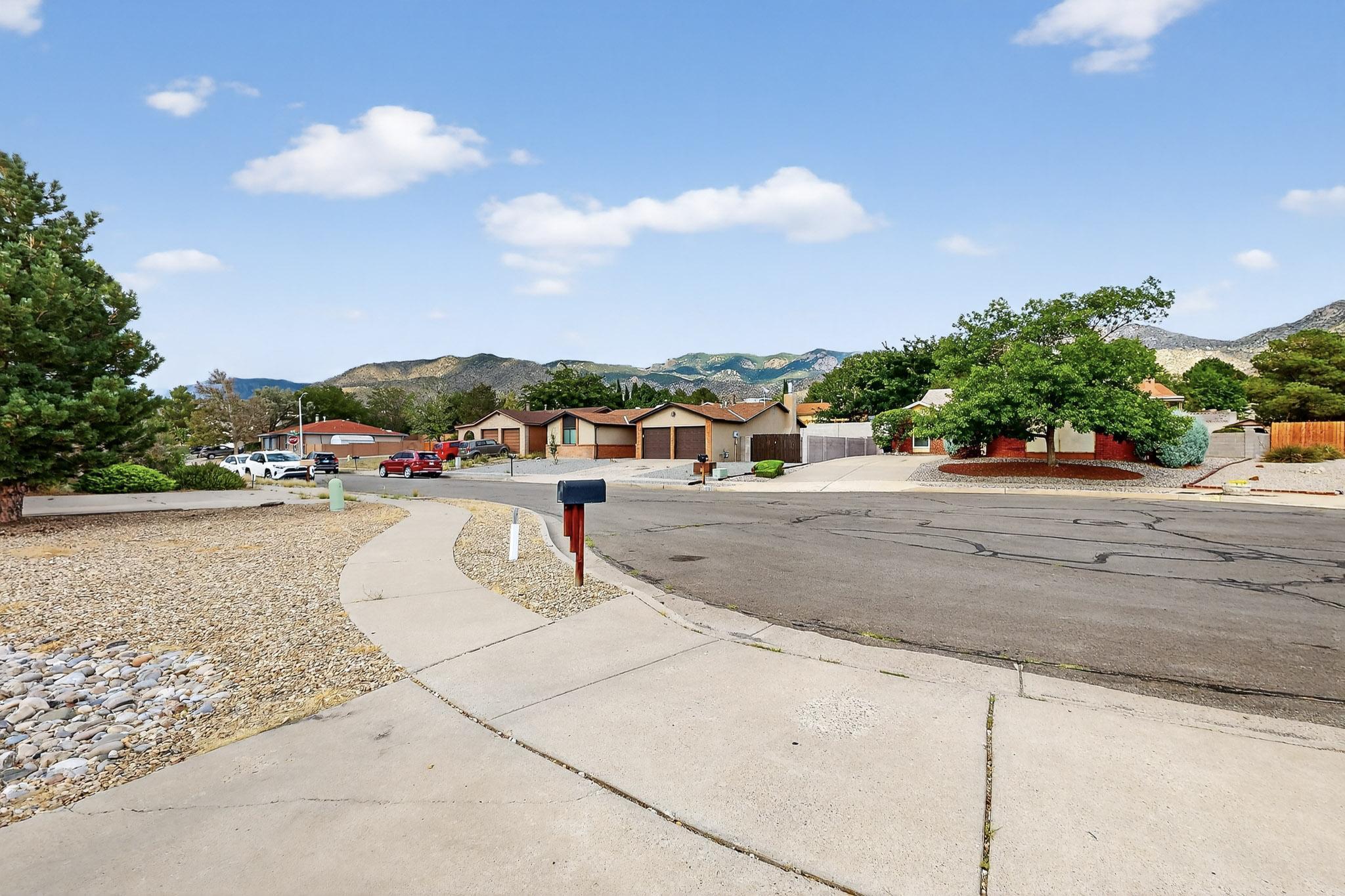 1107 HUPMOBILE Drive NE