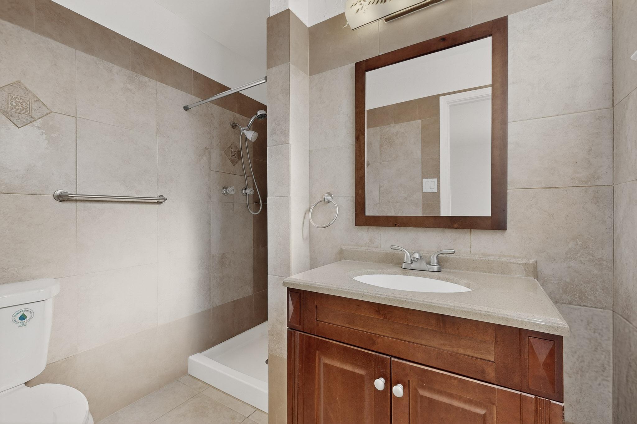 1107 HUPMOBILE Drive NE