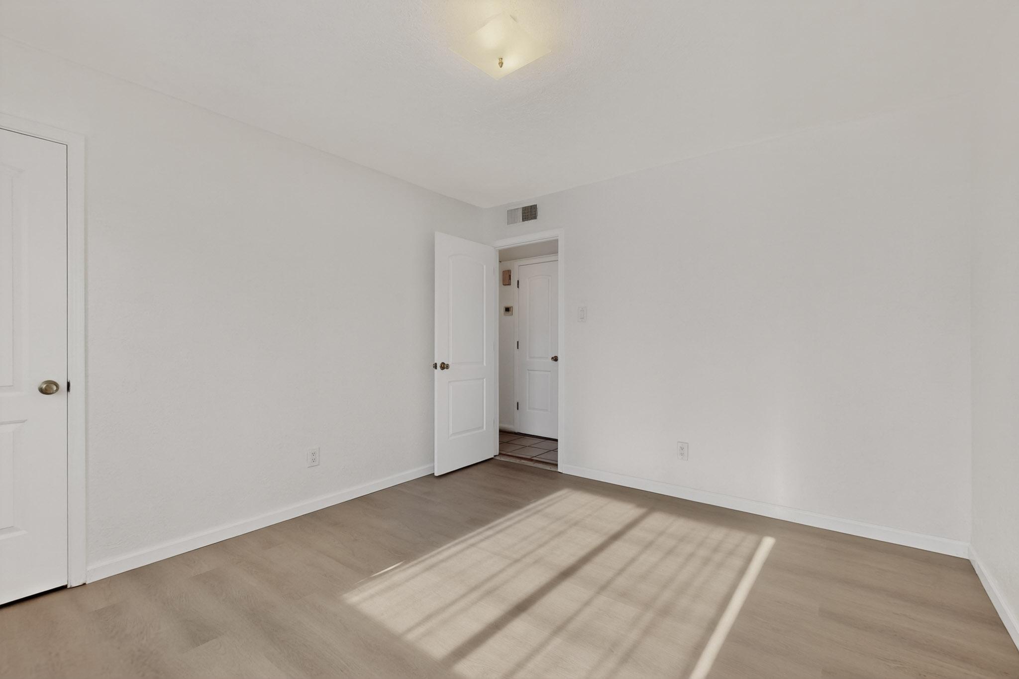 1107 HUPMOBILE Drive NE