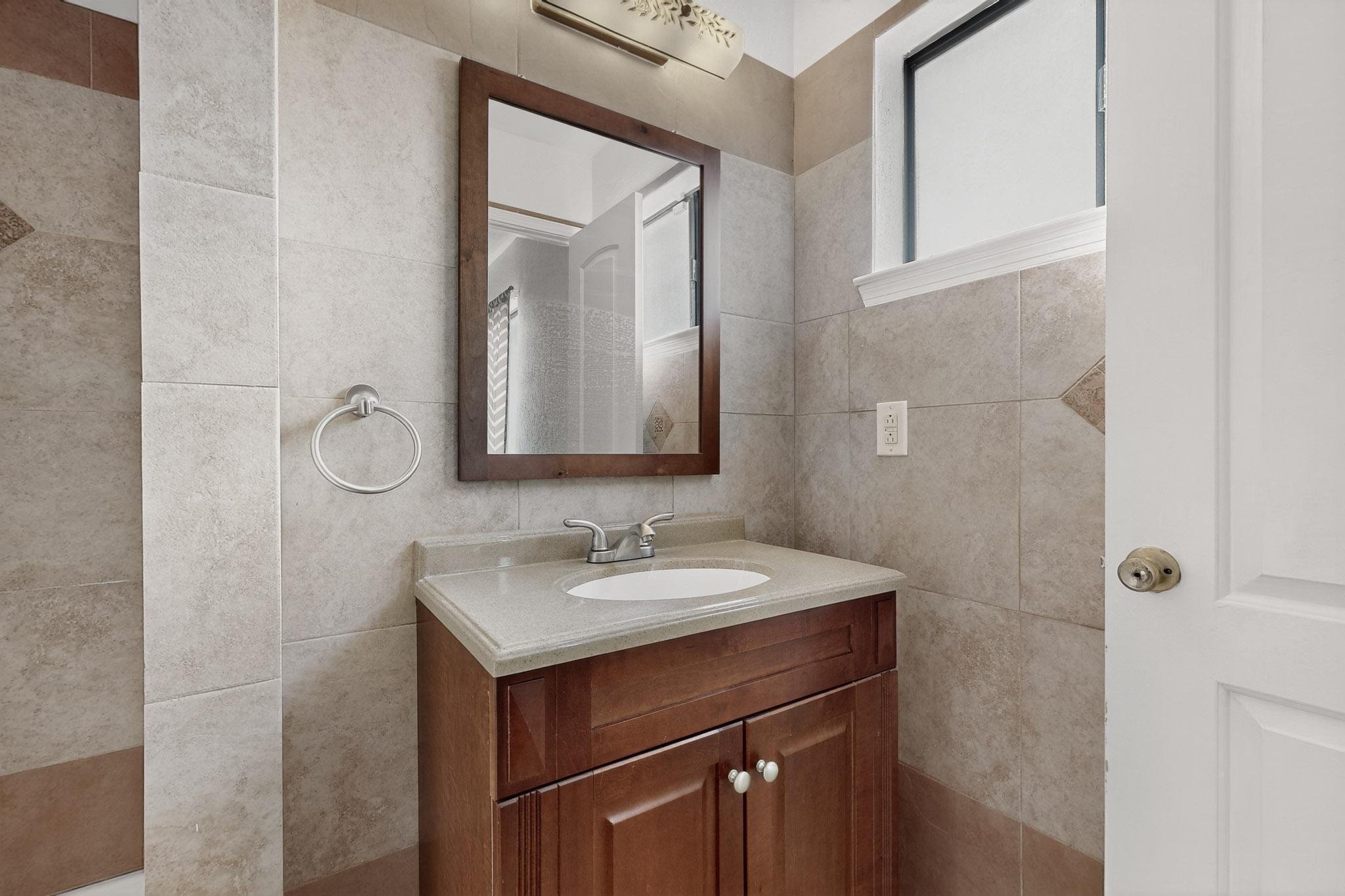 1107 HUPMOBILE Drive NE