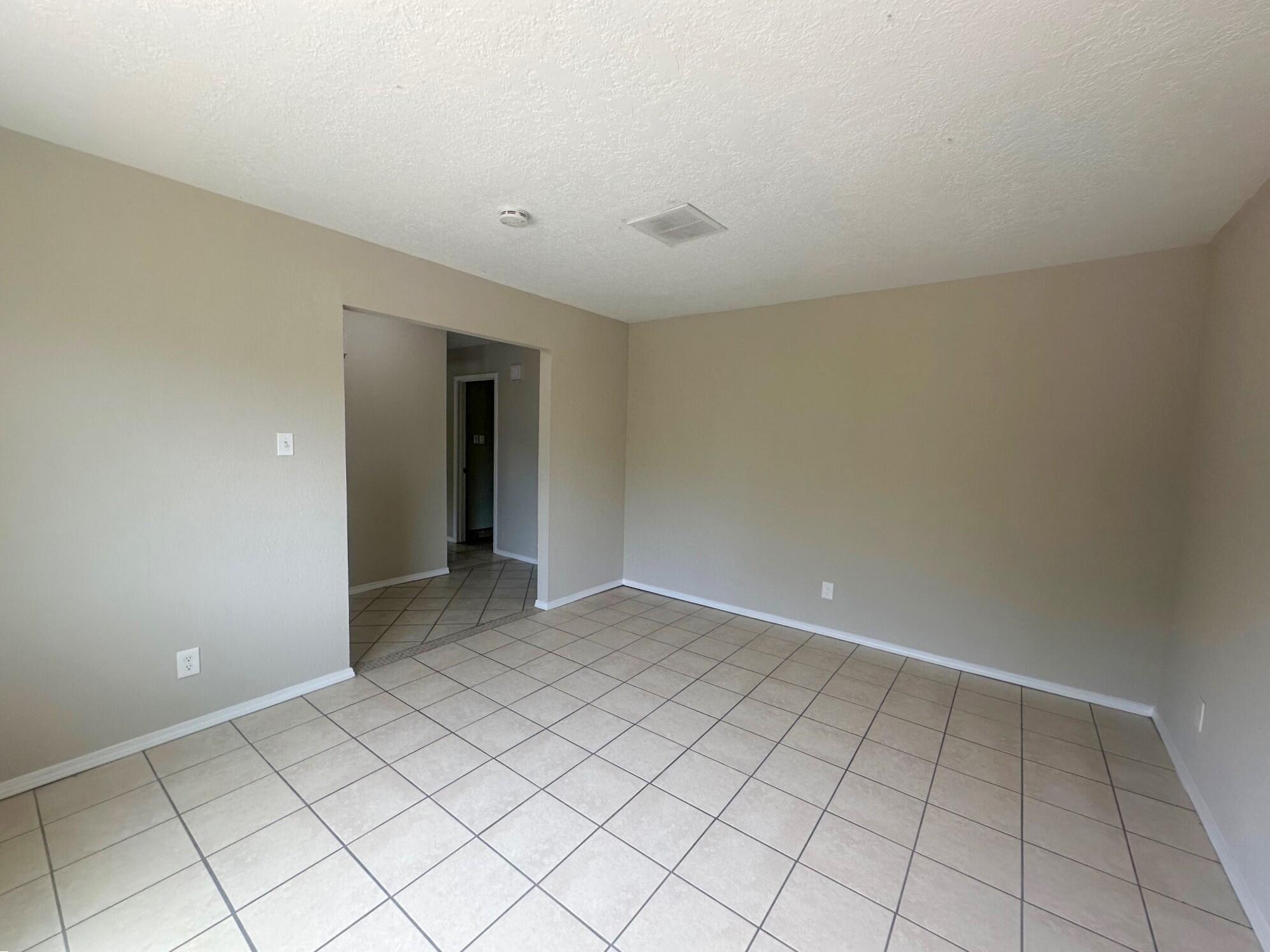 325 VERDE Drive SW