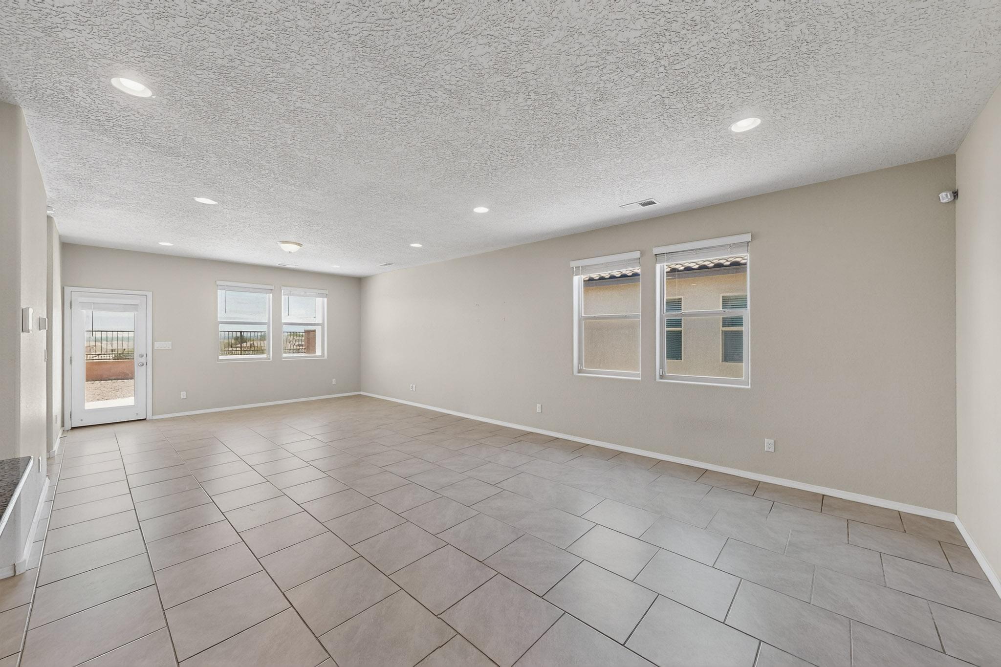 1811 VALLE VISTA Road NW