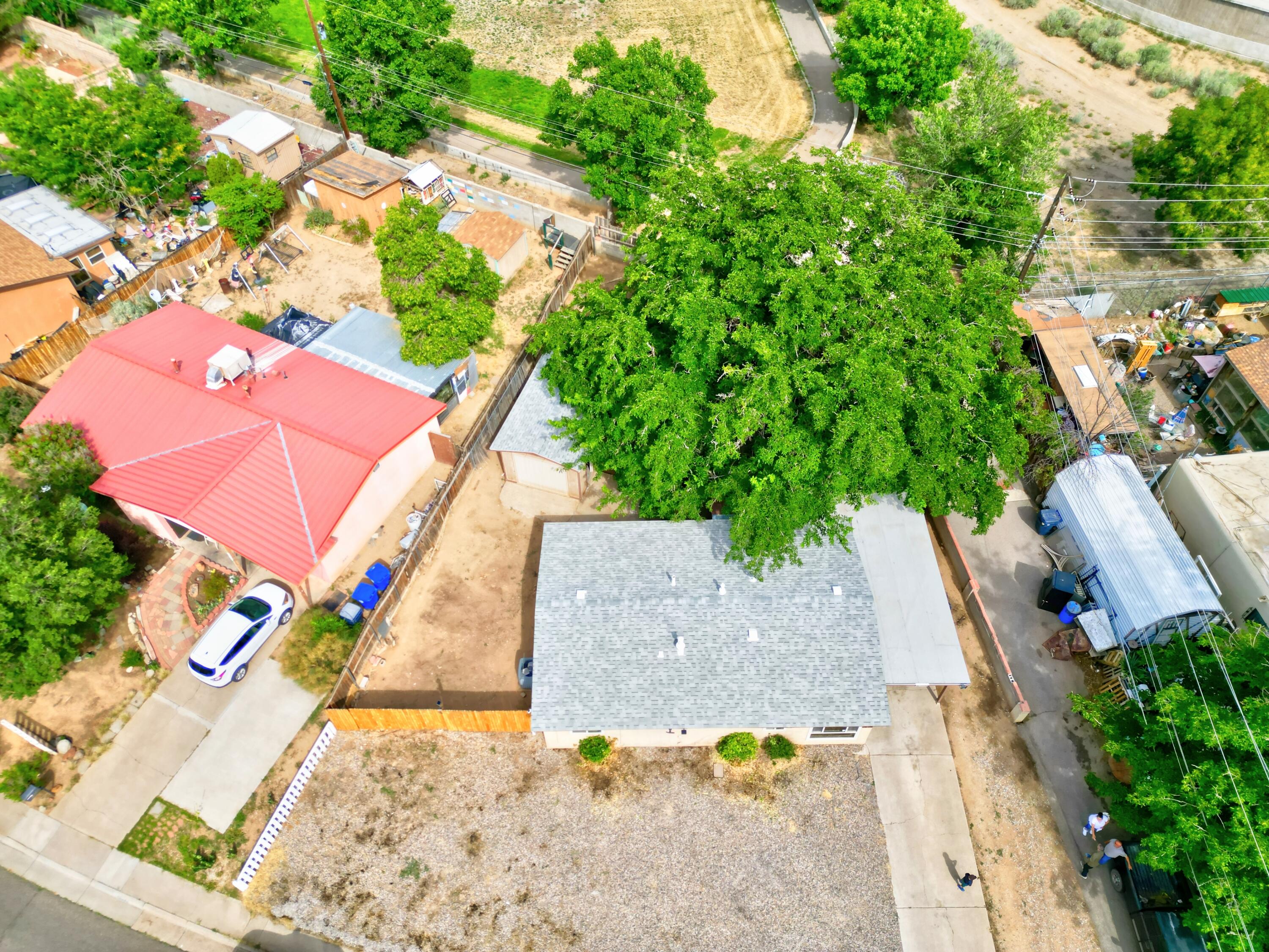 1020 BETTS Street NE