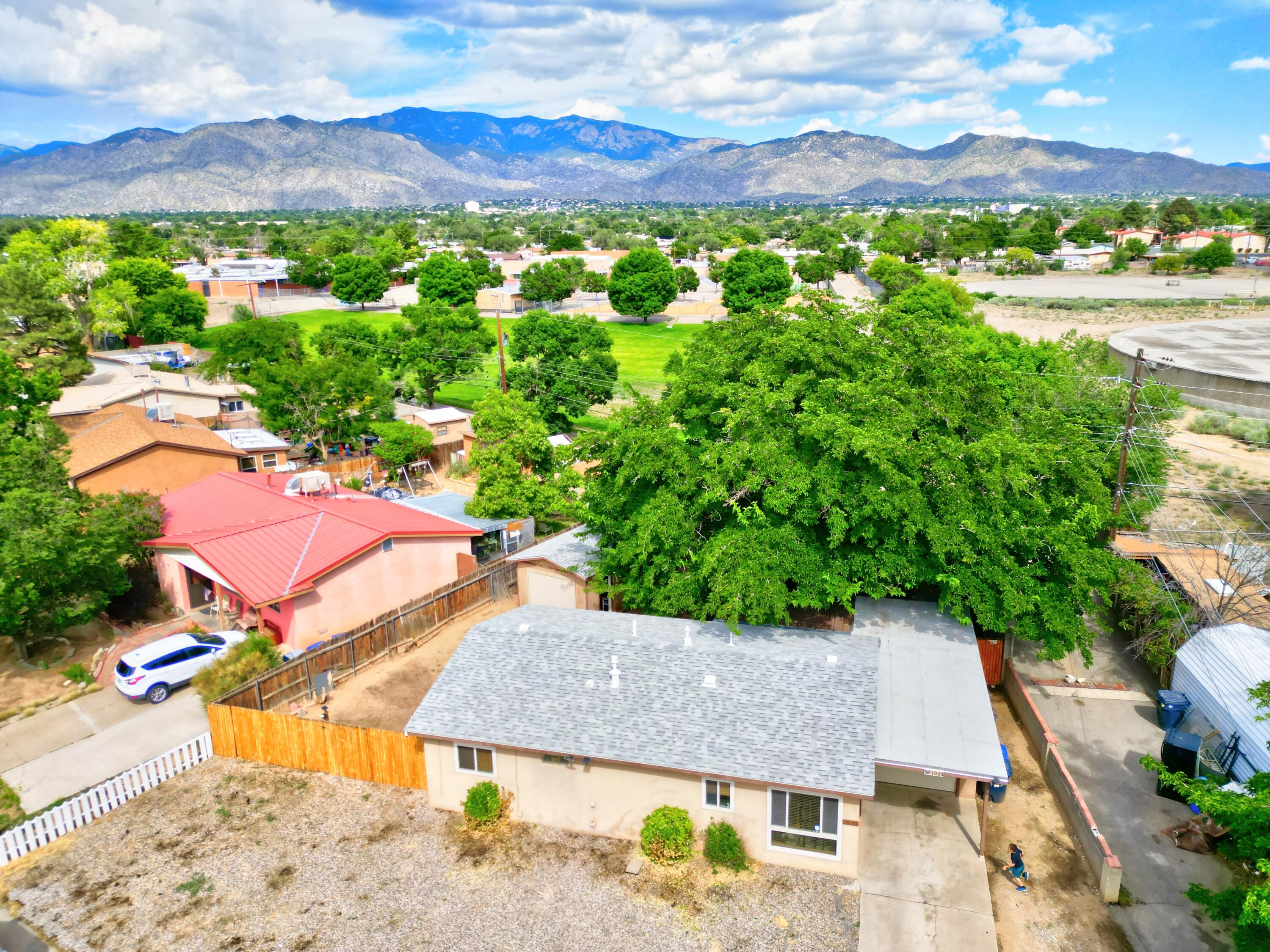 1020 BETTS Street NE