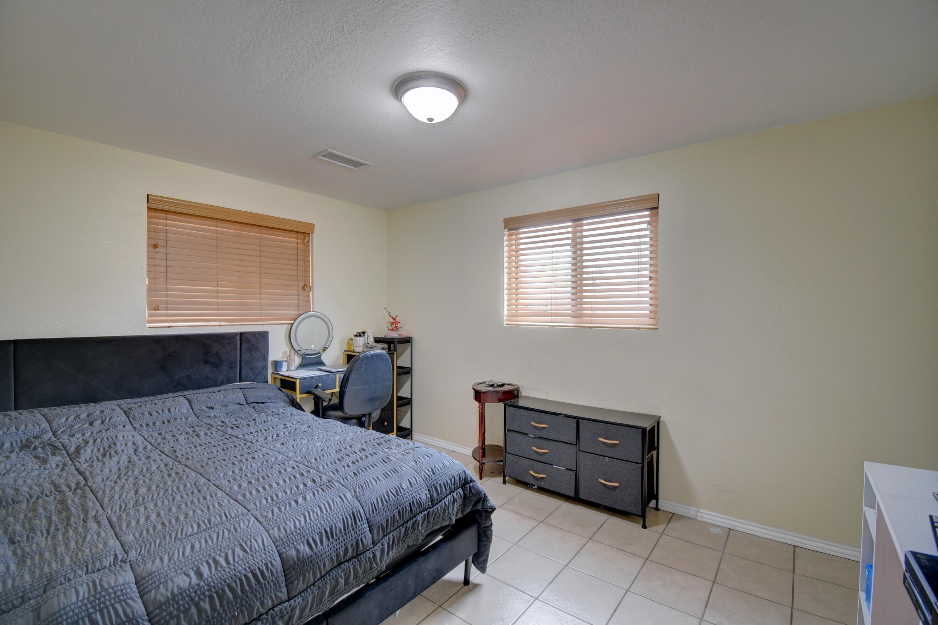 1020 BETTS Street NE