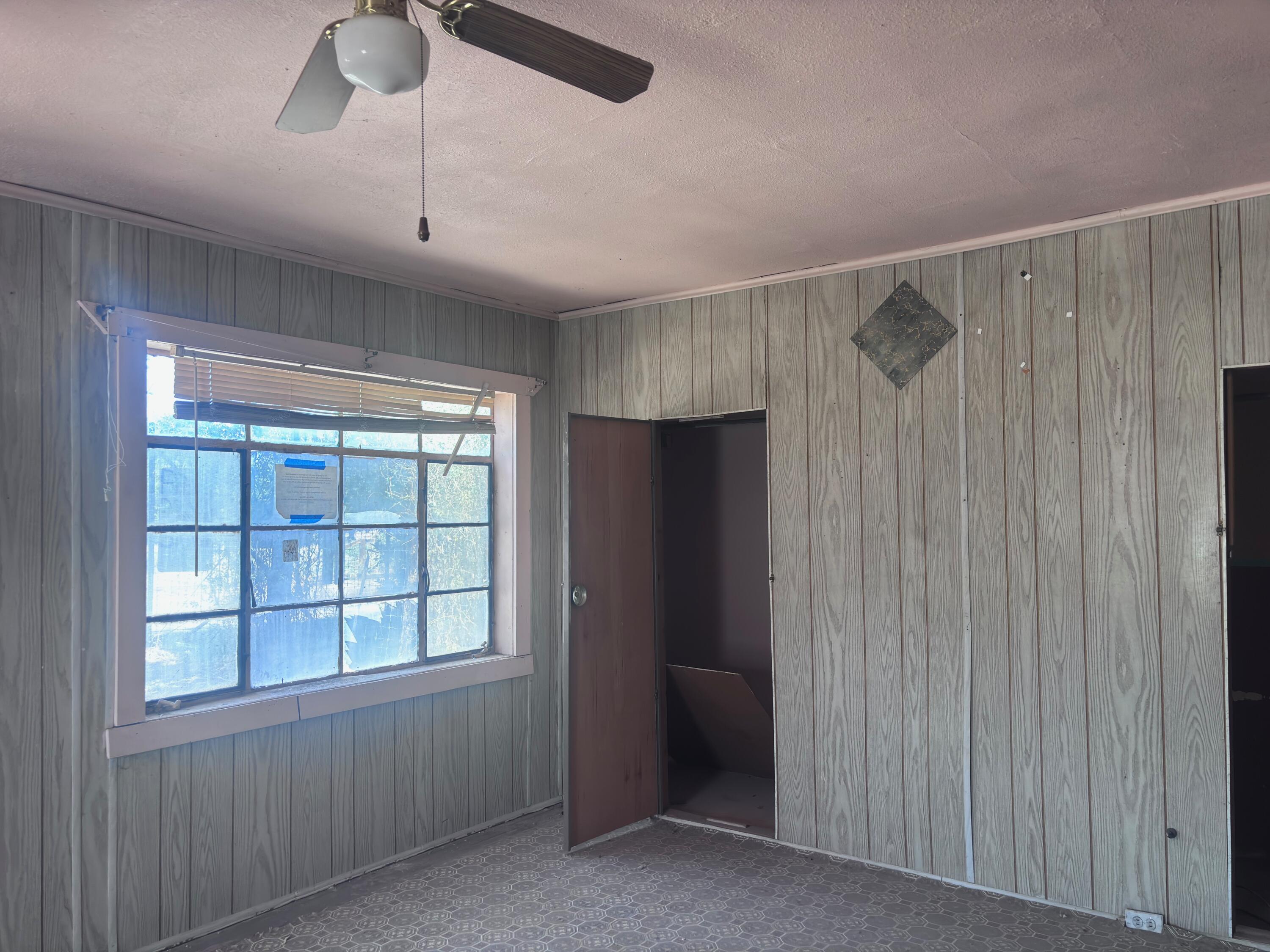 726 RIVERSIDE Drive SW