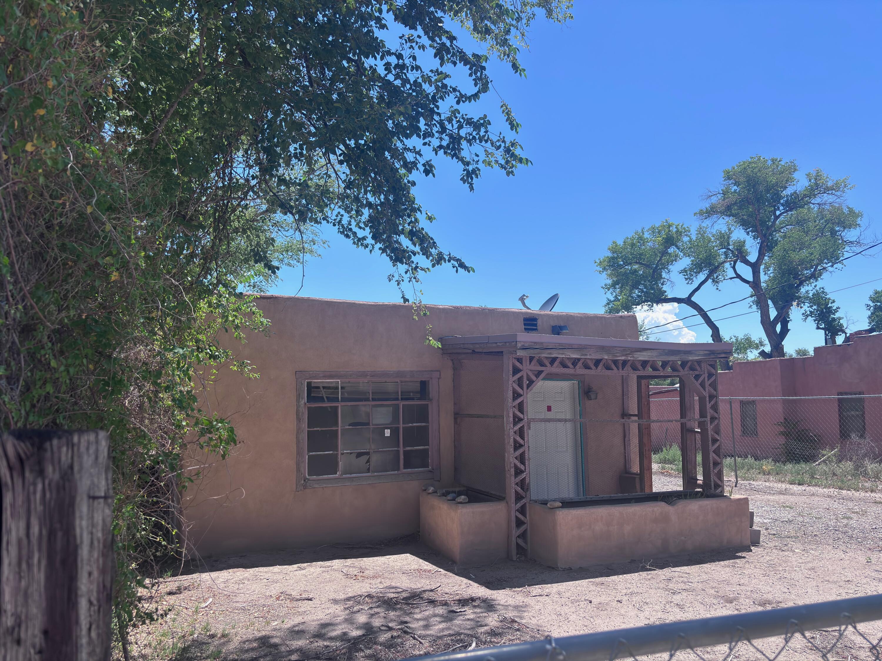 726 RIVERSIDE Drive SW