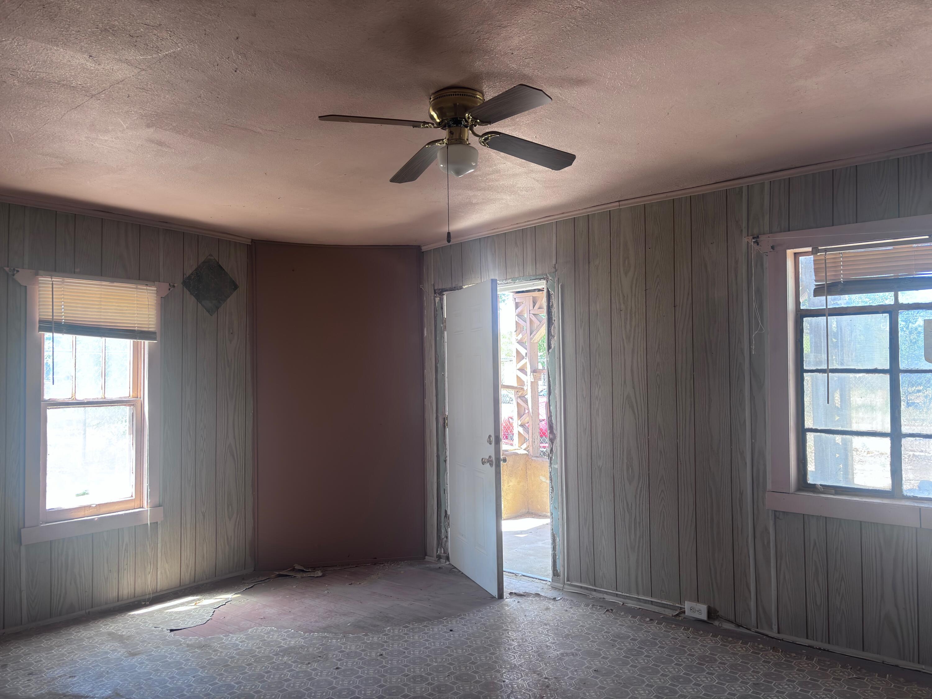 726 RIVERSIDE Drive SW