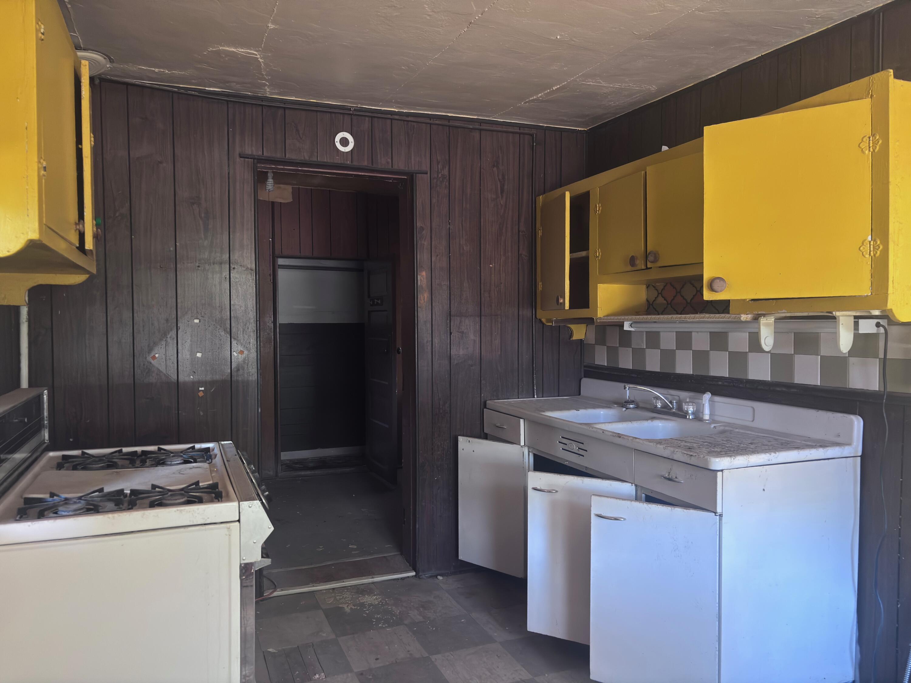 726 RIVERSIDE Drive SW