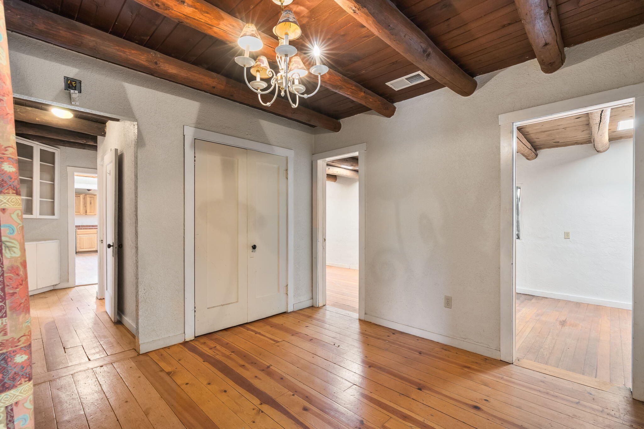 615 Los Arboles Avenue NW